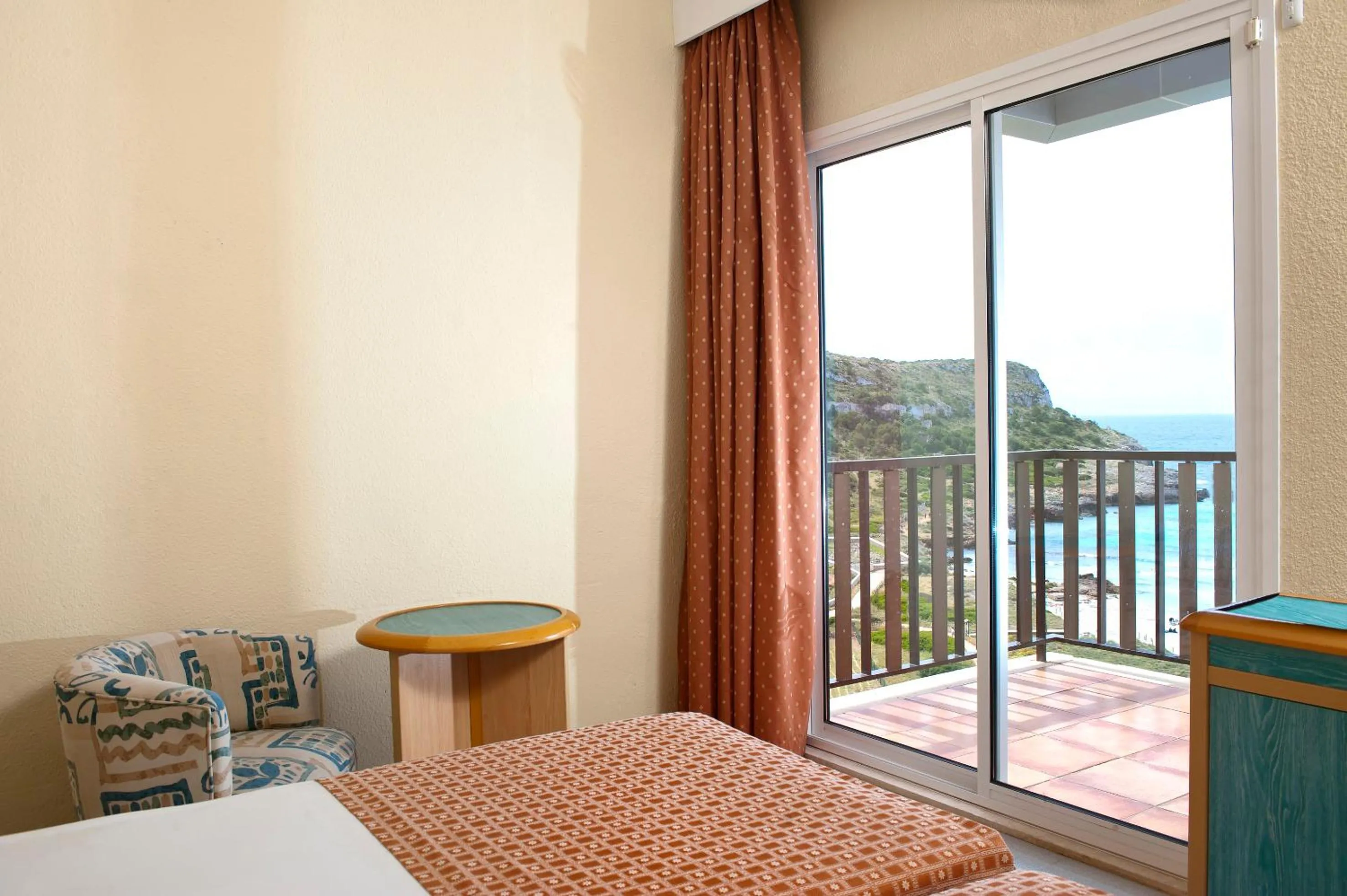 Bedroom, Bed in Sol Milanos Pingüinos