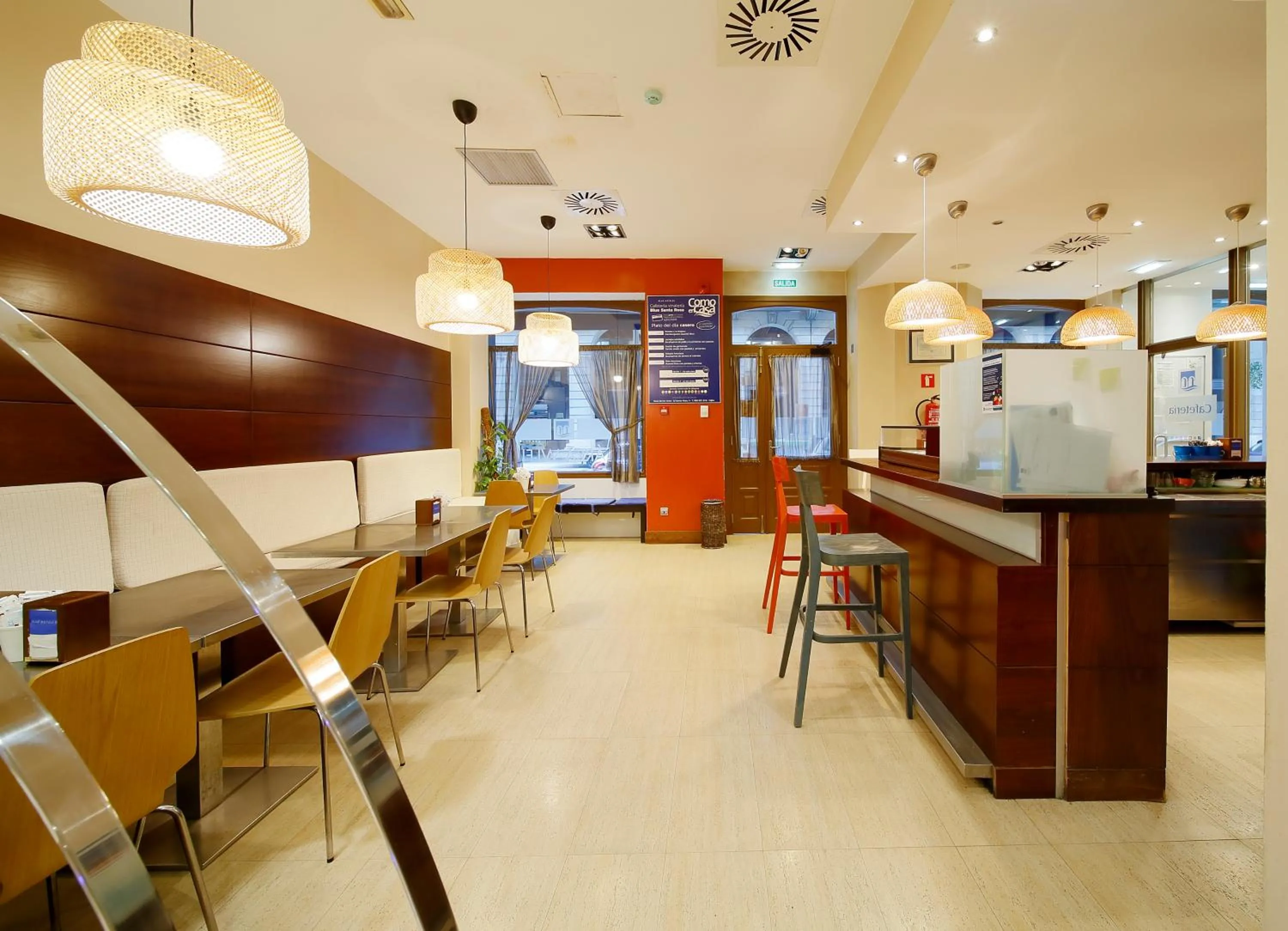 Lounge or bar in Hotel Marqués, Blue Hoteles