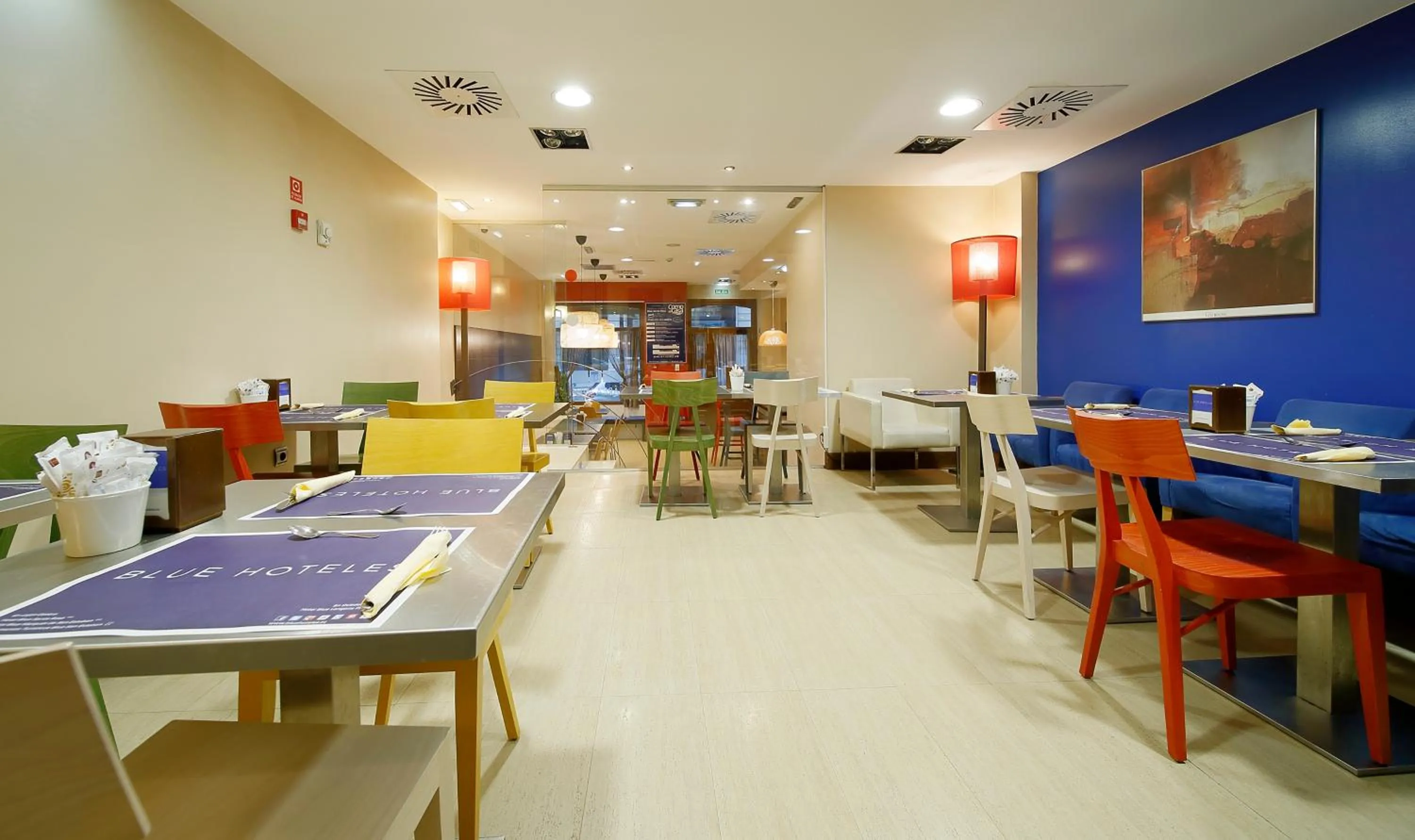 Lounge or bar in Hotel Marqués, Blue Hoteles