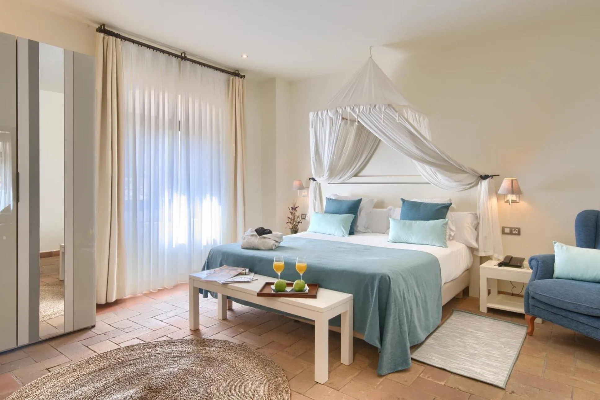 Photo of the whole room, Bed in Hotel Convent de Begur