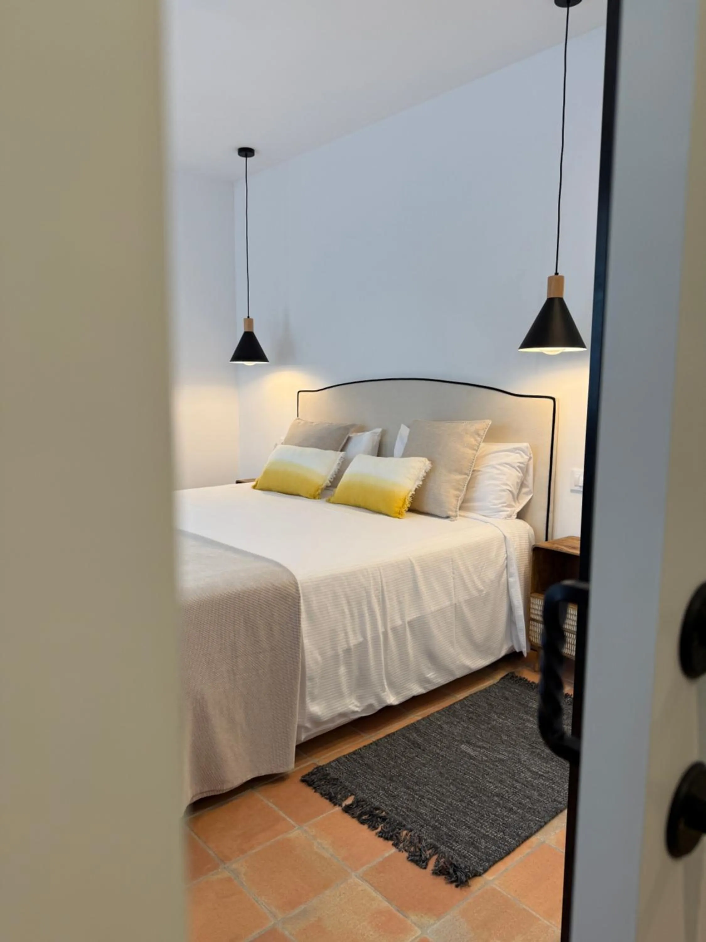 Photo of the whole room, Bed in Hotel Convent de Begur