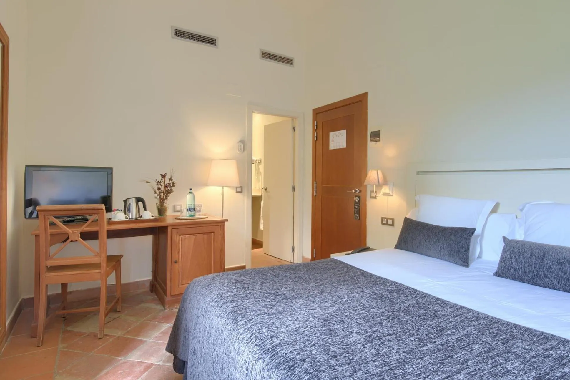 Bedroom, Bed in Hotel Convent de Begur