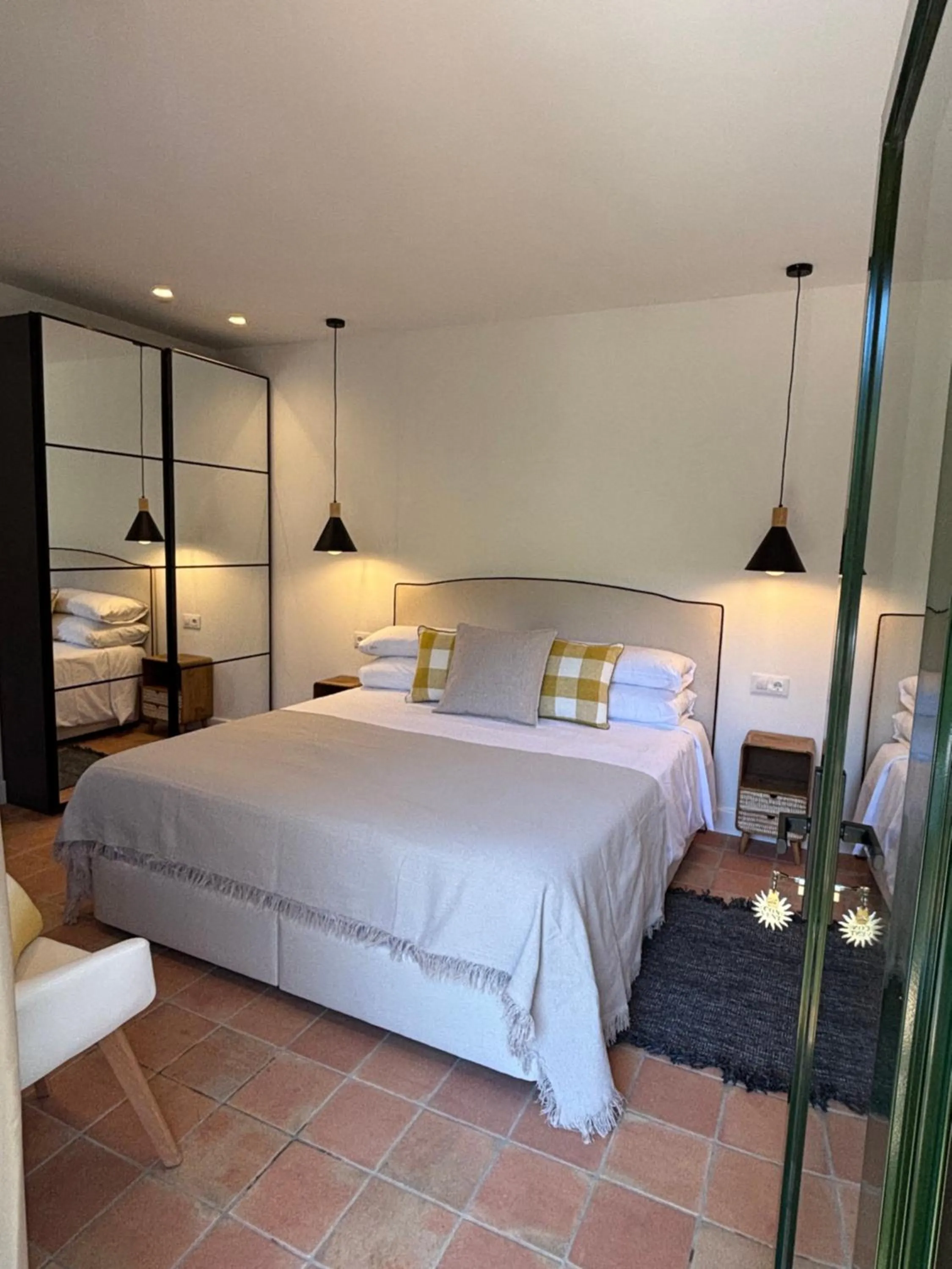 Photo of the whole room, Bed in Hotel Convent de Begur