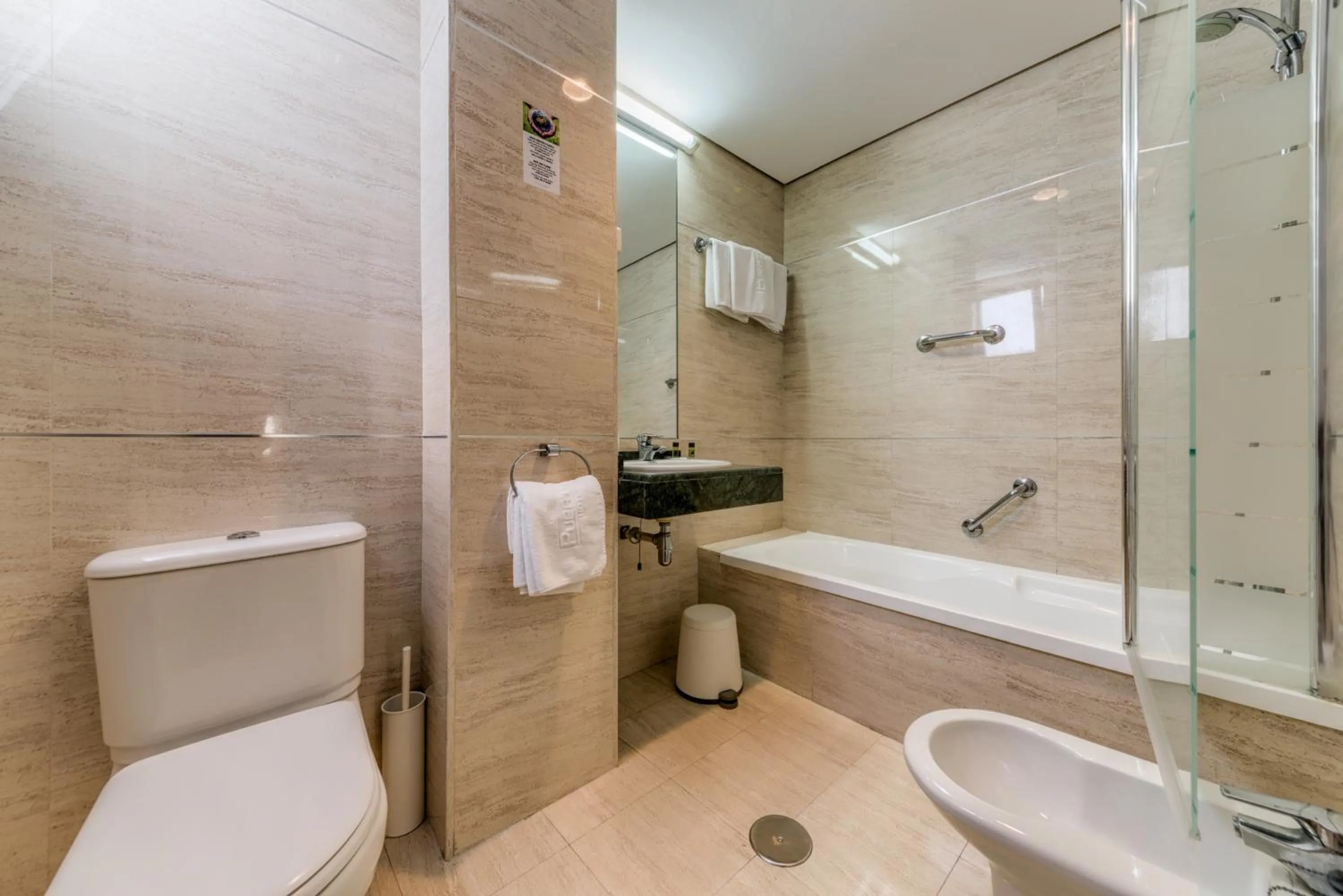 Bathroom in Hotel Puerto Bahía & Spa