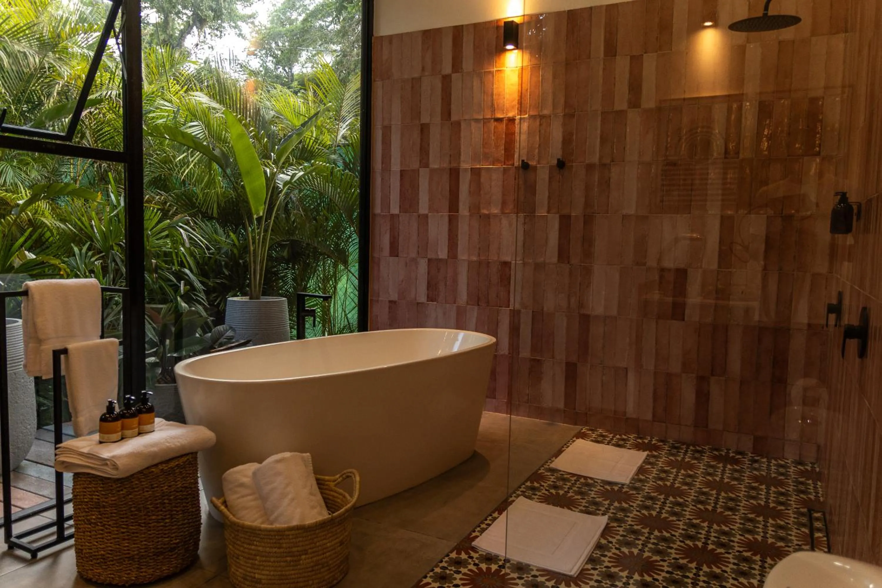 Shower in Exōtico Beach Hotel