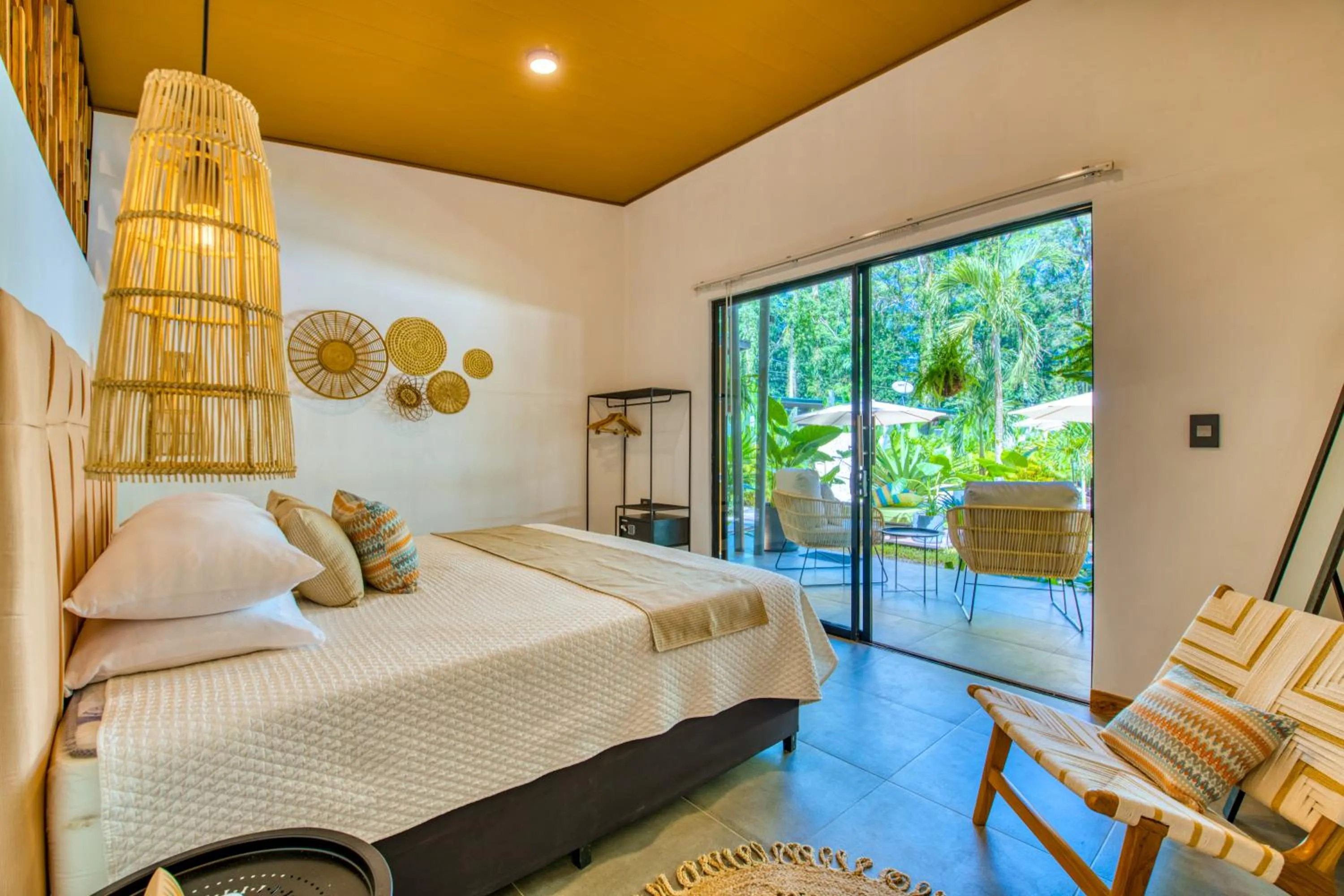 Bed in Exōtico Beach Hotel