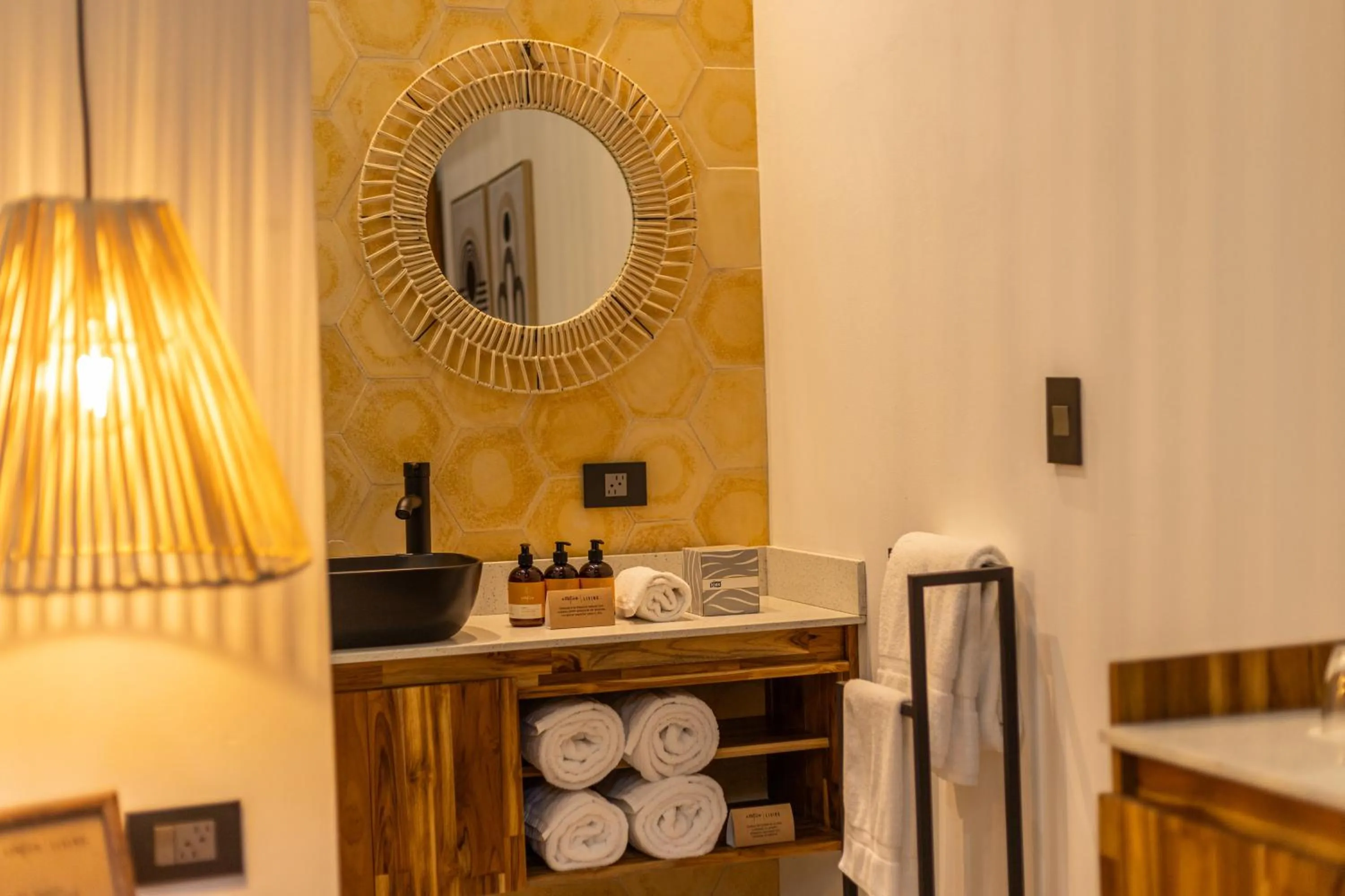 Bathroom in Exōtico Beach Hotel