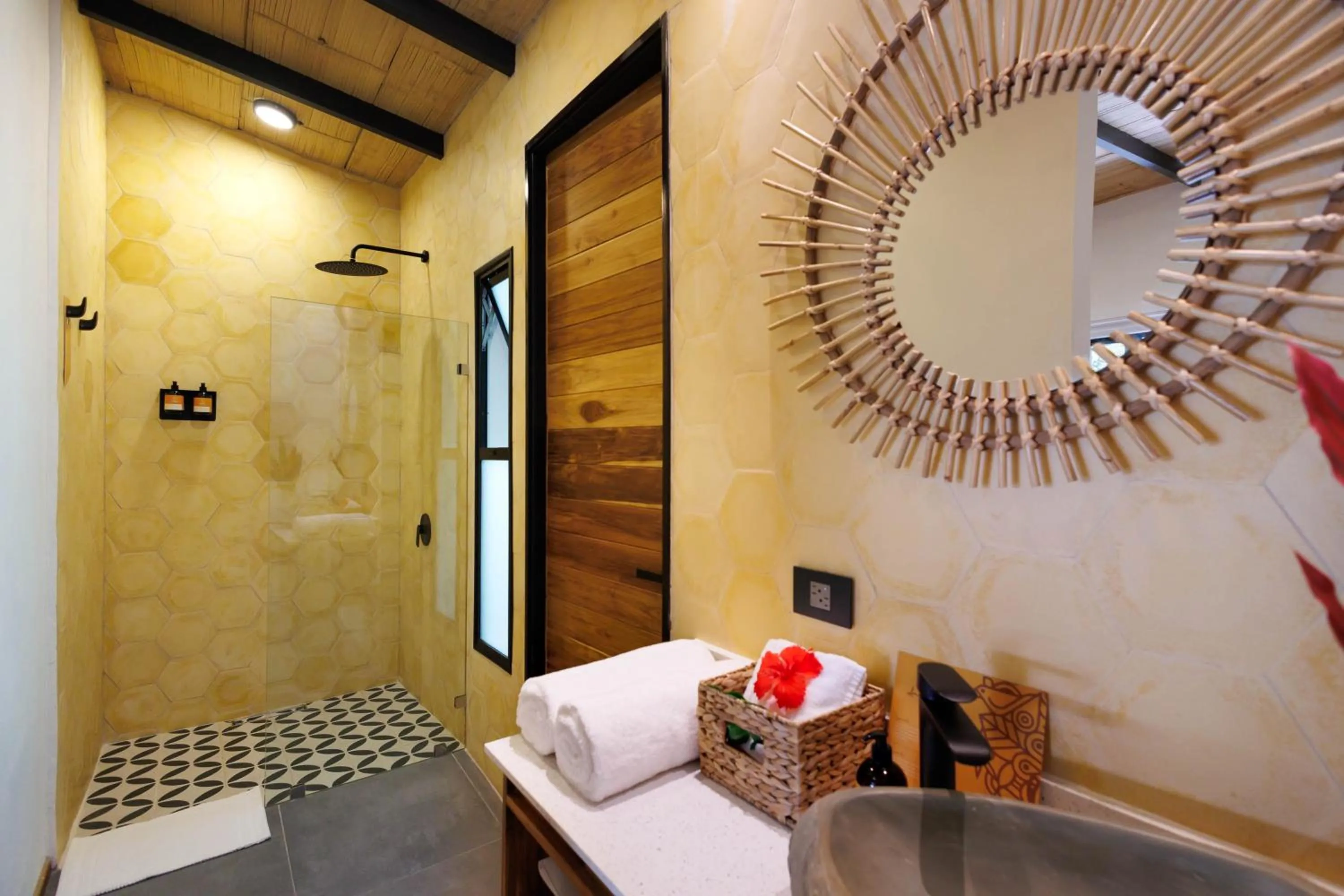Bathroom in Exōtico Beach Hotel