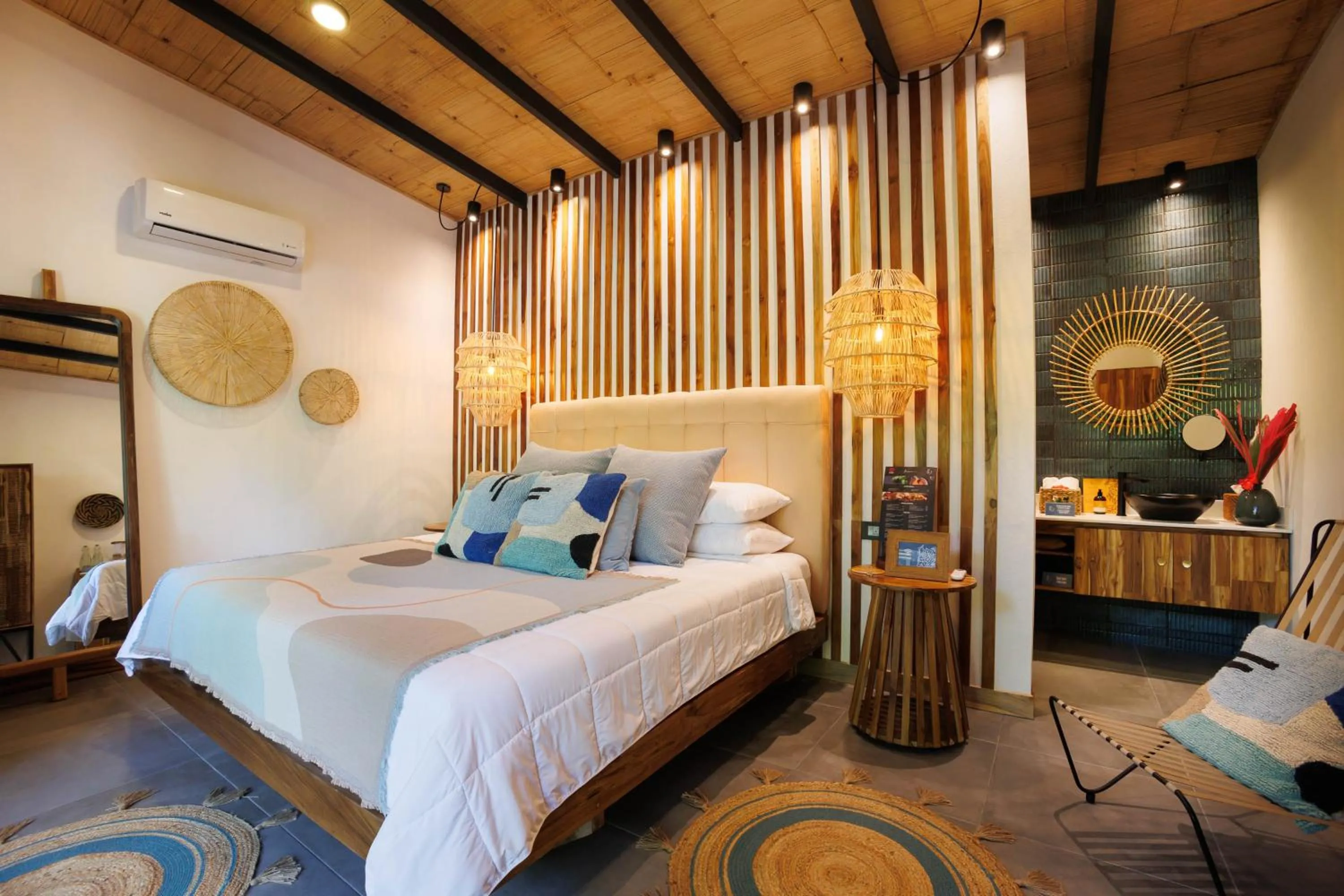 Bed in Exōtico Beach Hotel