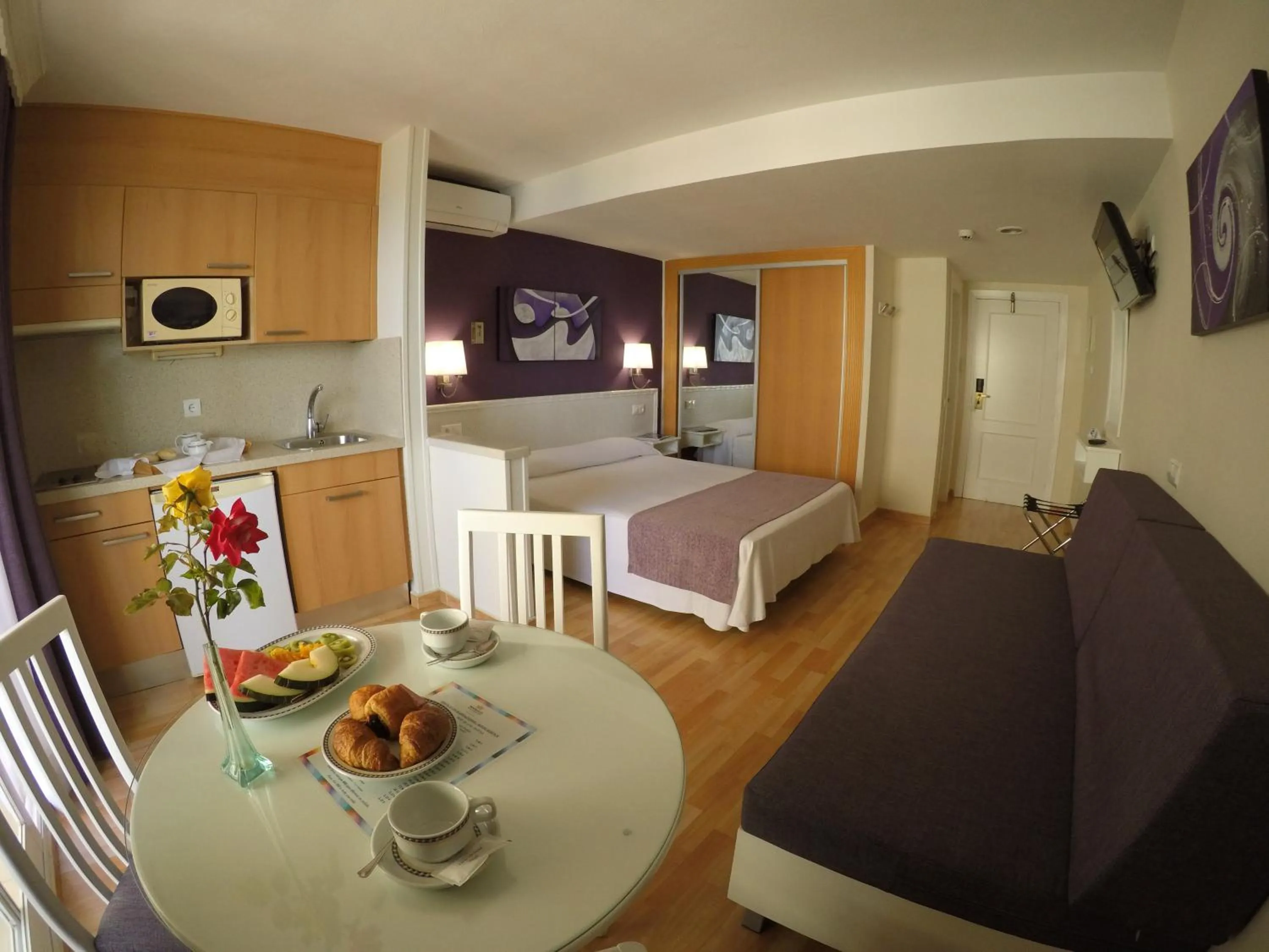 Kitchen or kitchenette, Bed in Ona Princesa Playa