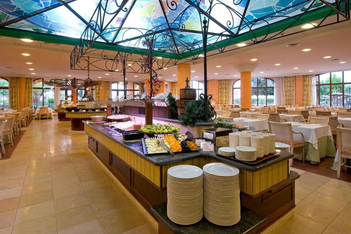 Restaurant/places to eat in Hotel IPV Palace & Spa - Adults Recommended