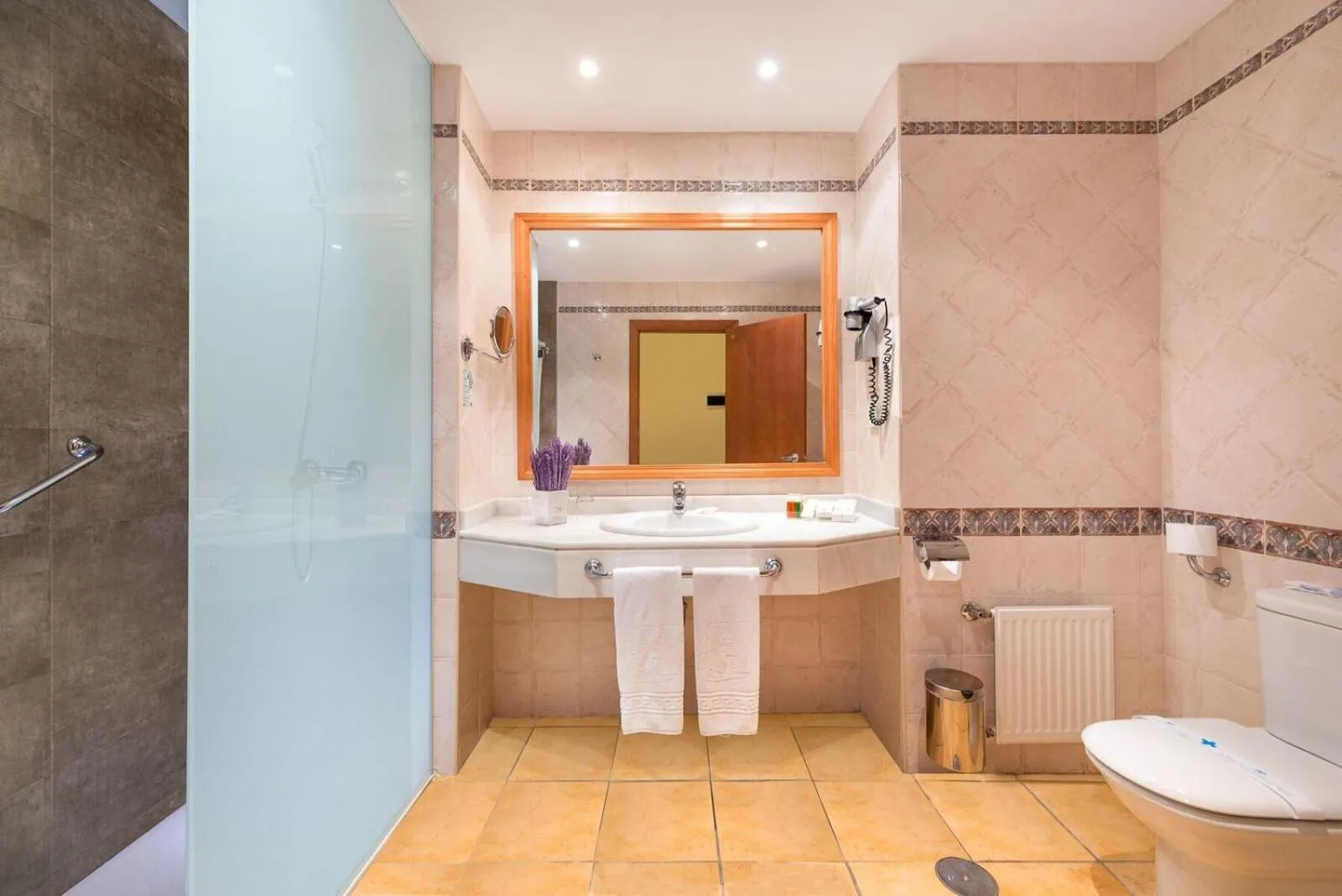 Bathroom in Hotel IPV Palace & Spa - Adults Recommended