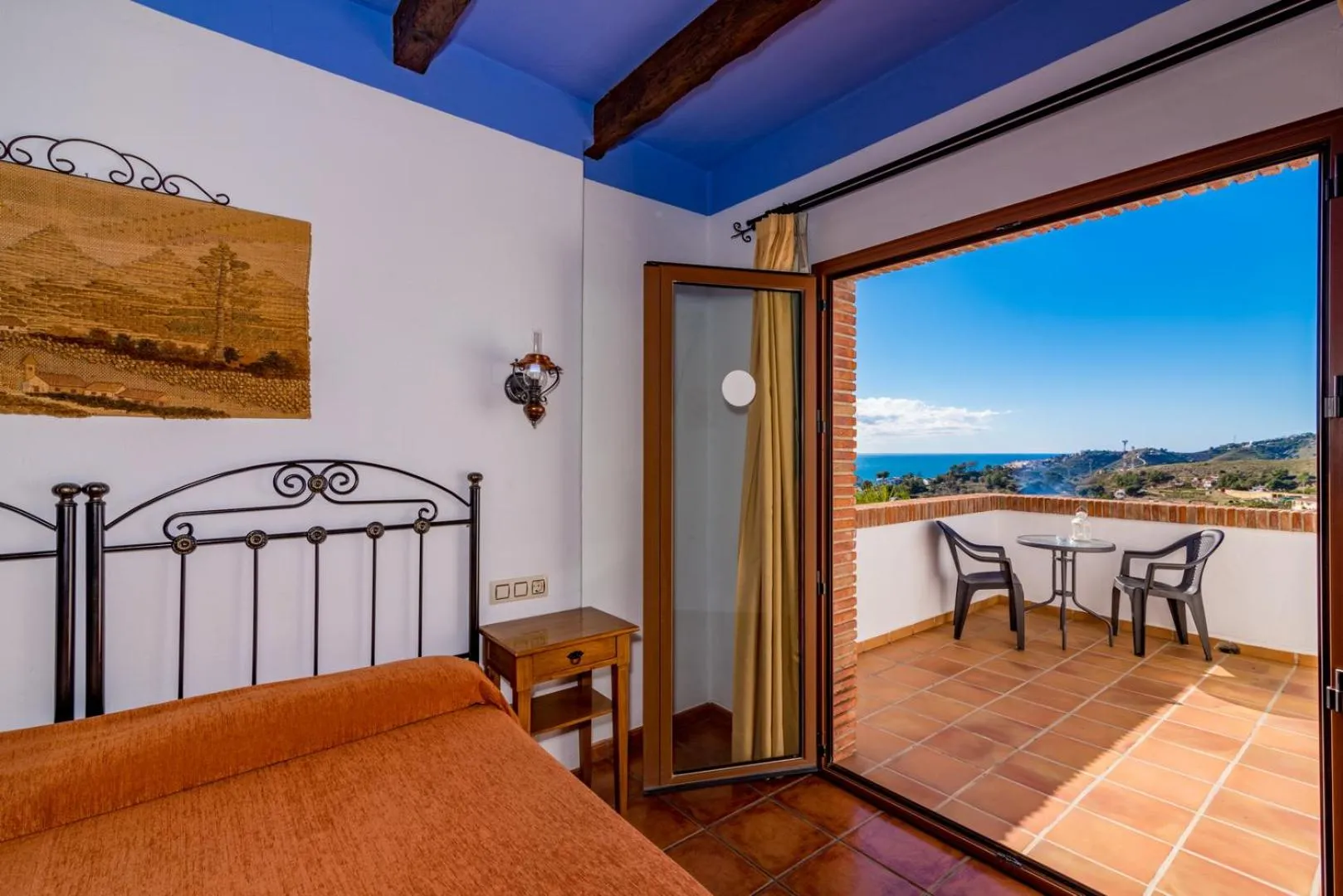 Photo of the whole room in Hotel Rural Almazara