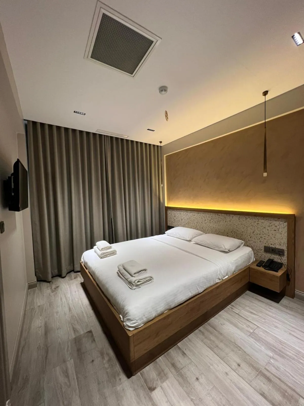 Bed in 21 Rooms Hotel