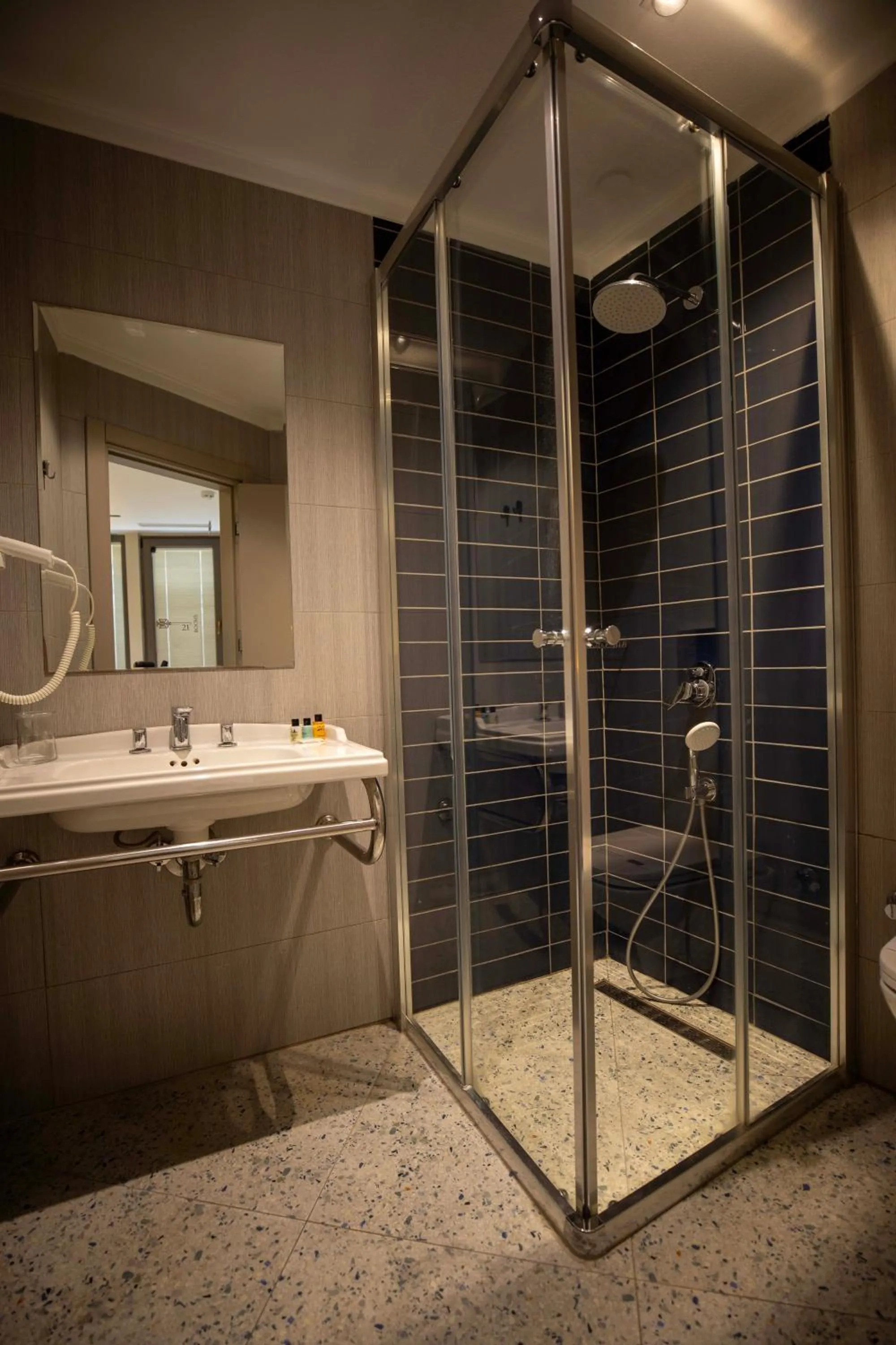 Shower in 21 Rooms Hotel