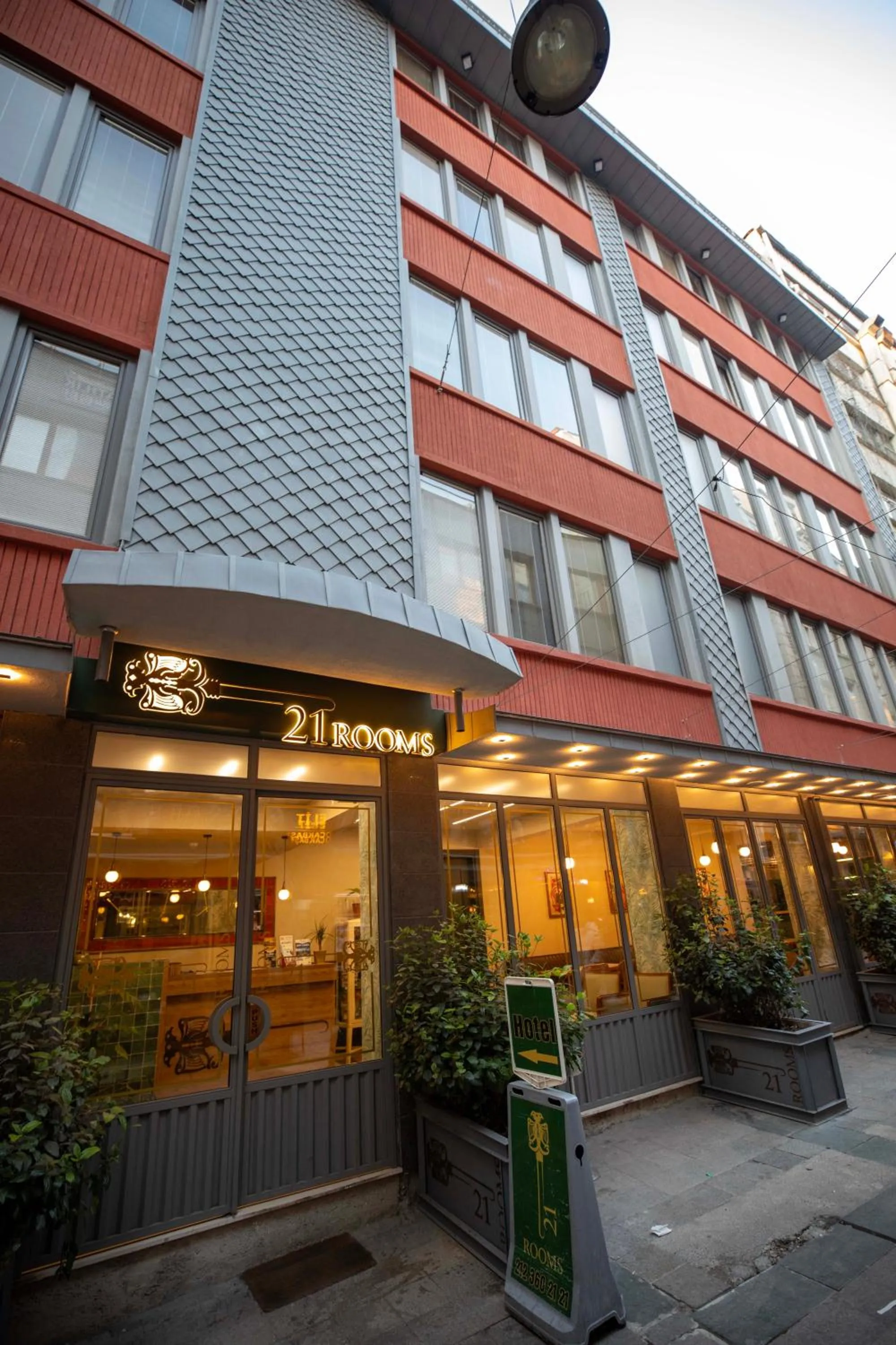 Property building in 21 Rooms Hotel