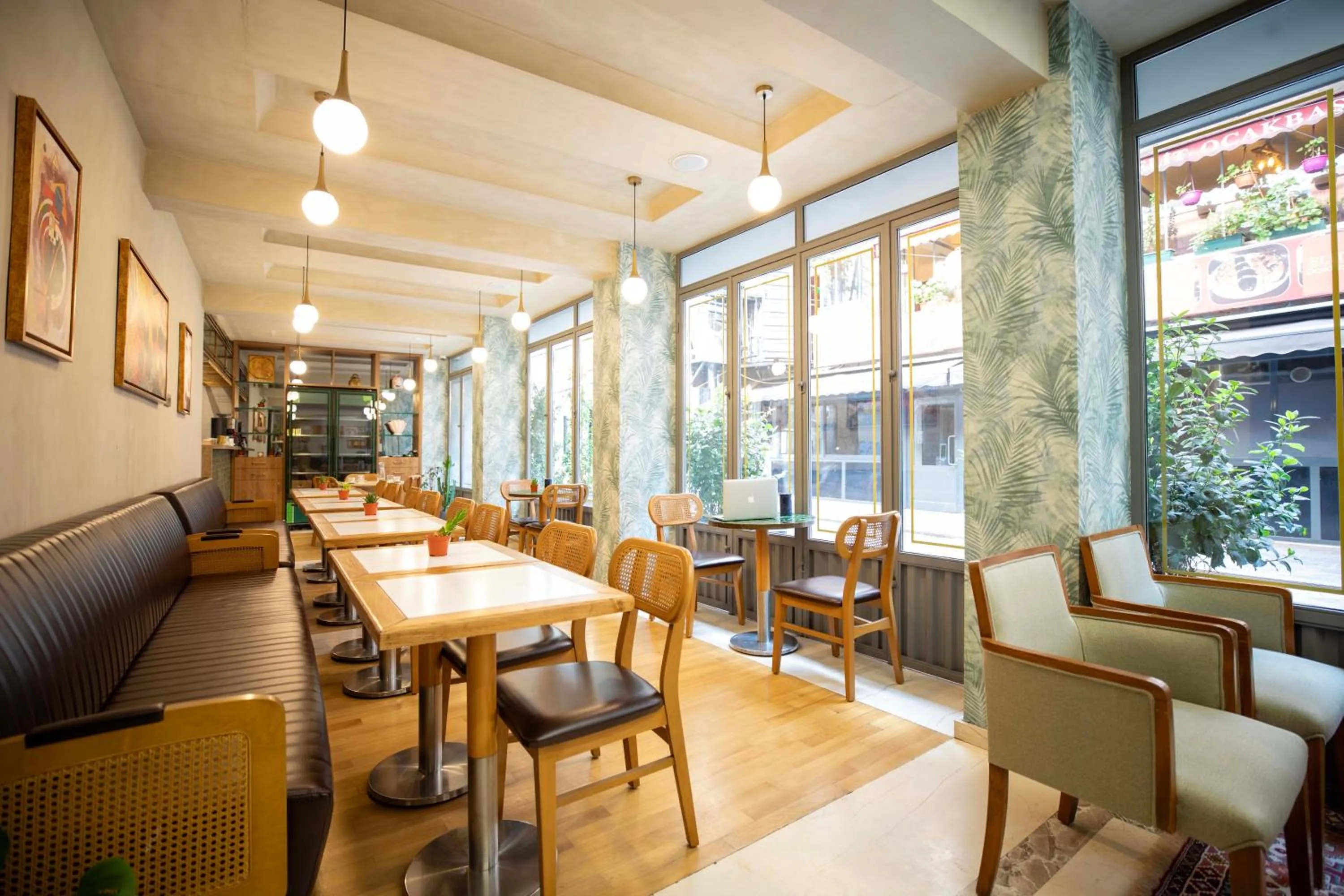 Seating area in 21 Rooms Hotel