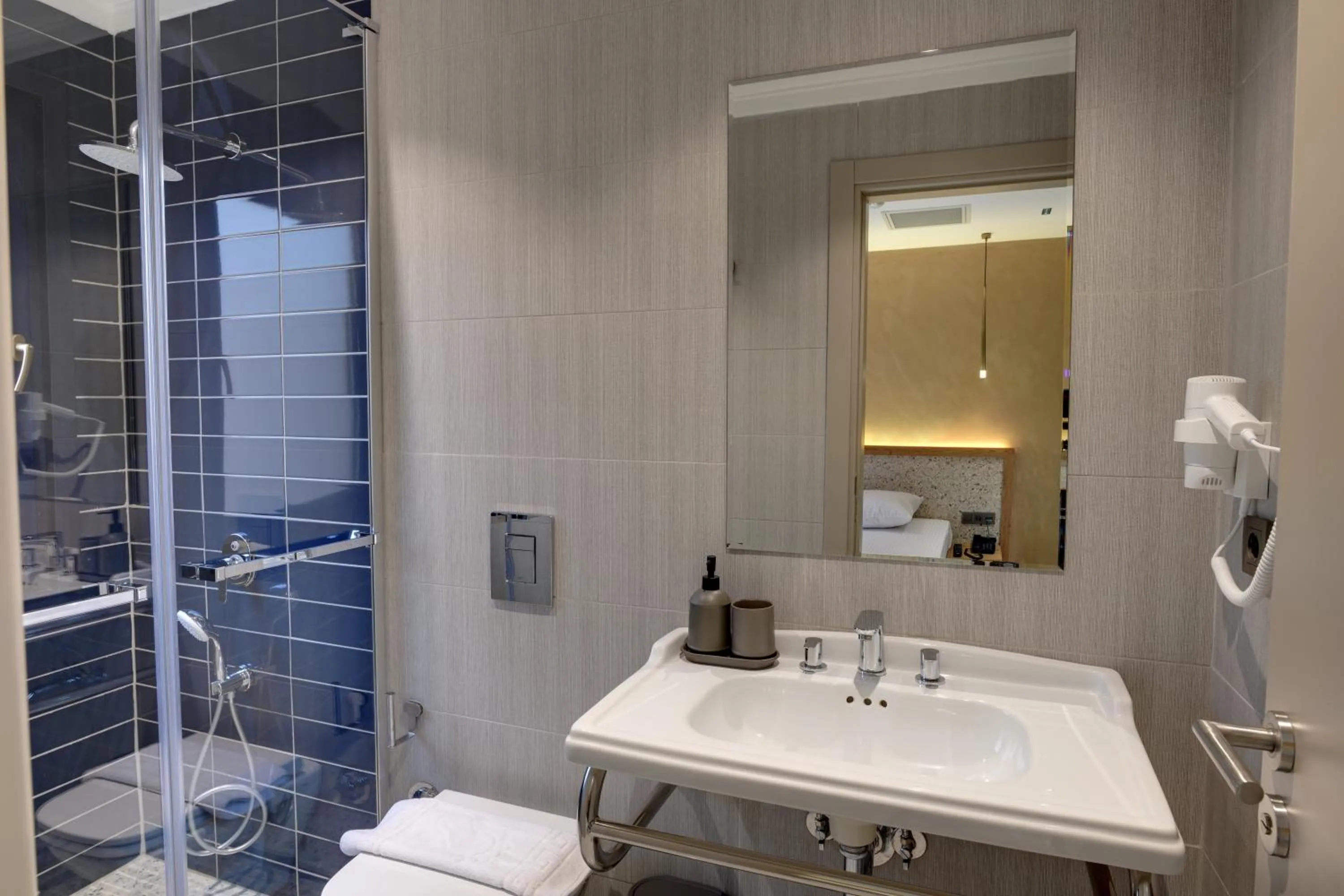 Shower in 21 Rooms Hotel