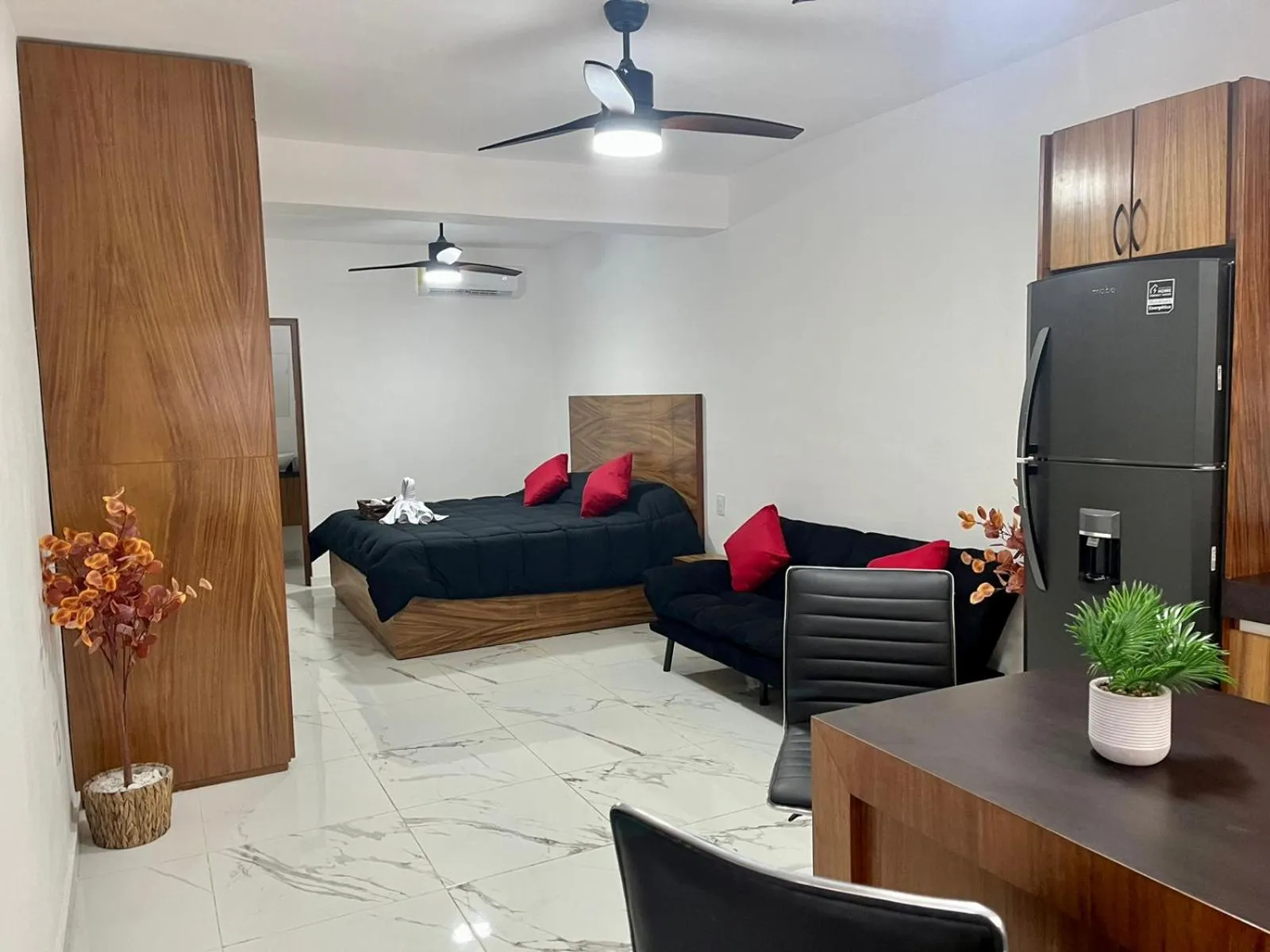 Photo of the whole room in AHAU Playa