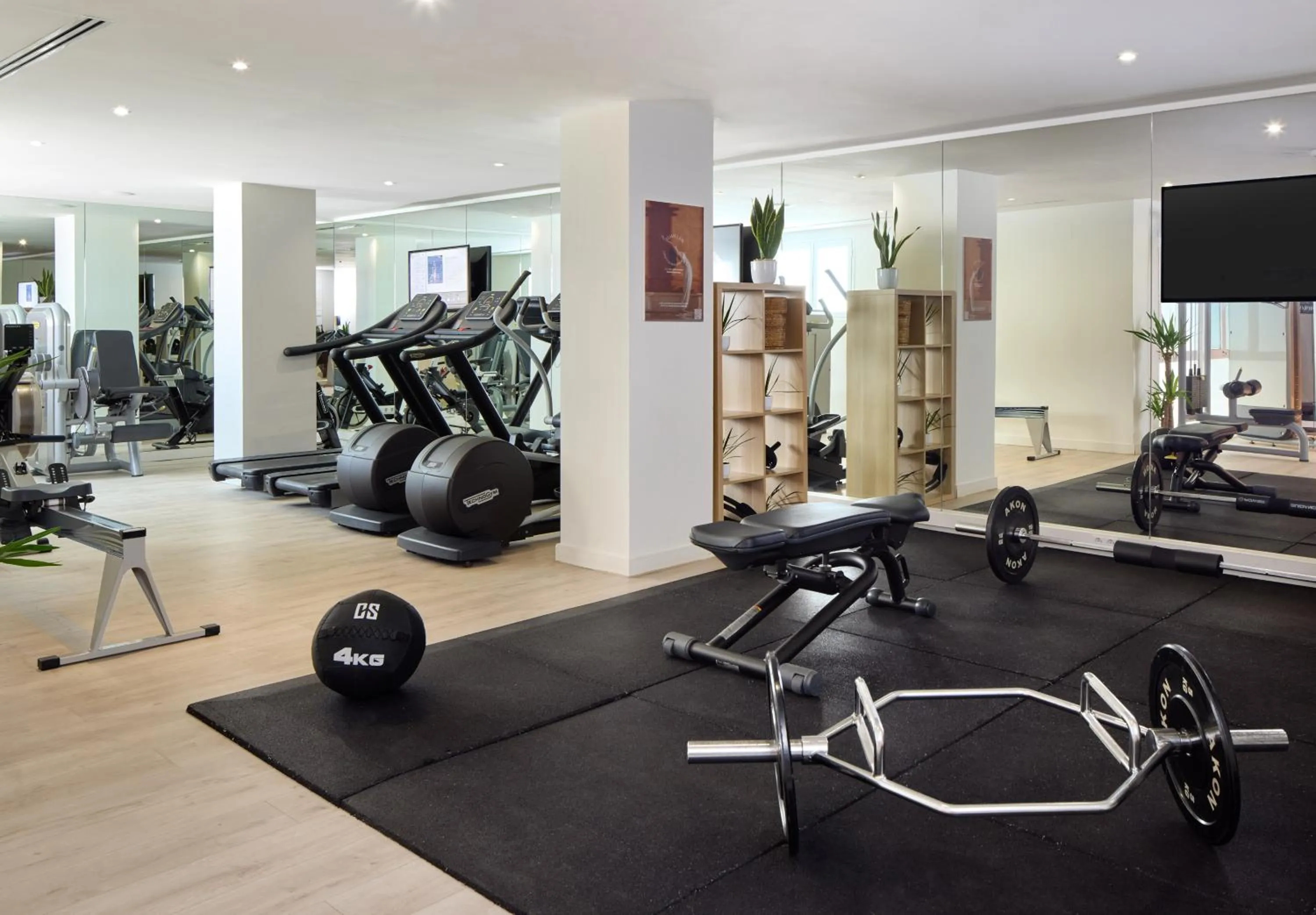Communal lounge/ TV room in Meliá Cala Galdana