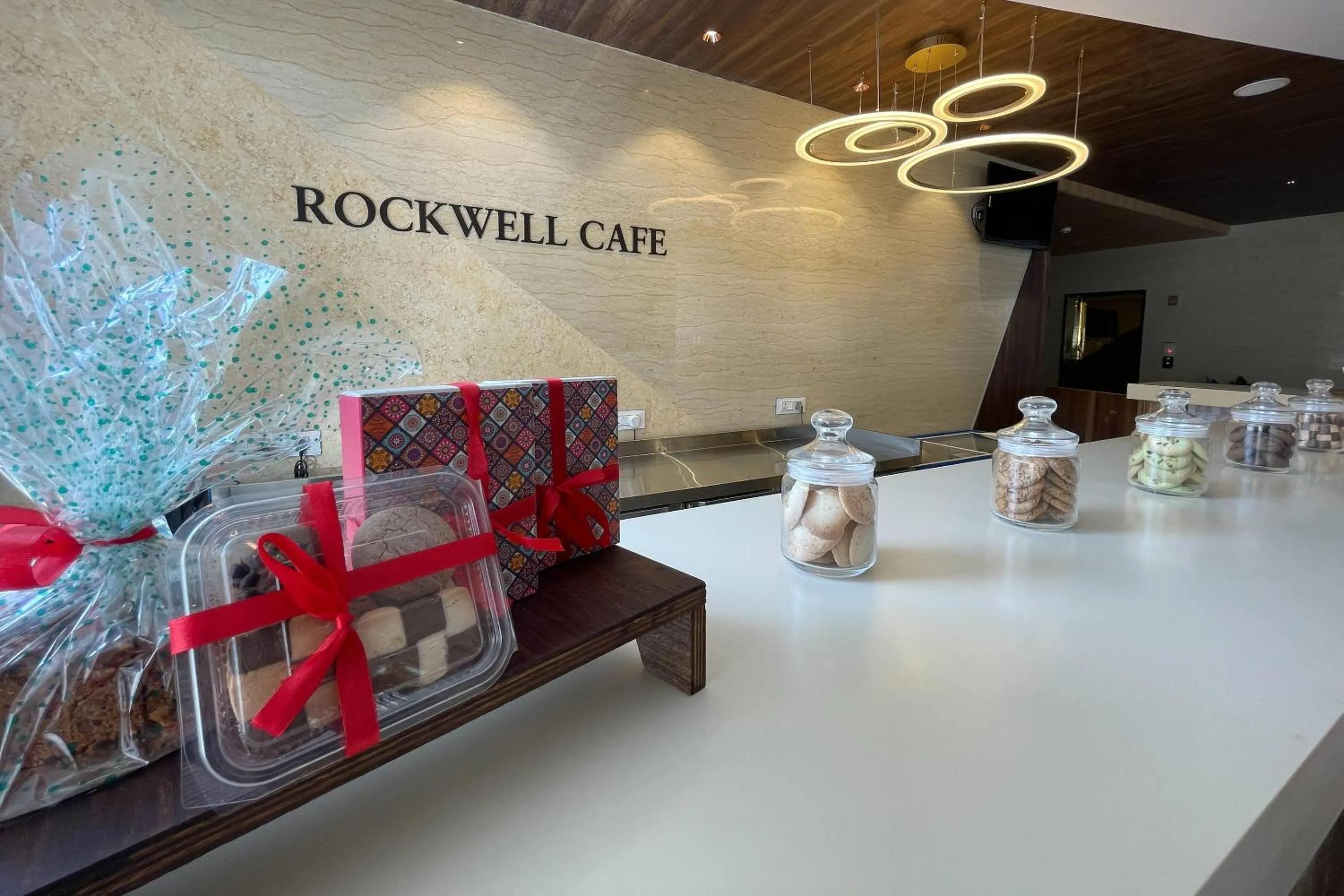 Restaurant/places to eat in Quality Inn Rockwell Grand, Bangalore