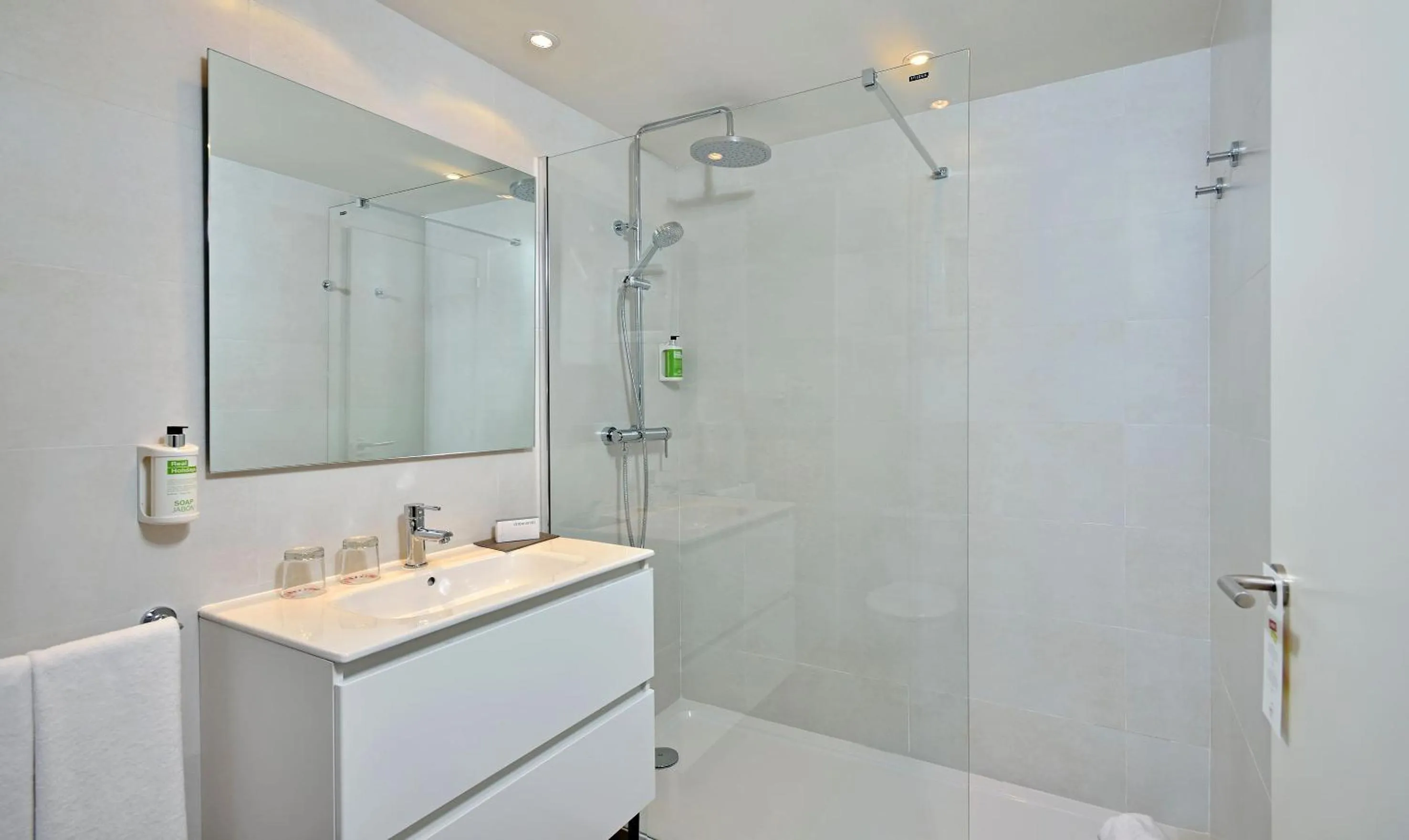 Shower in SOL Falcó Menorca