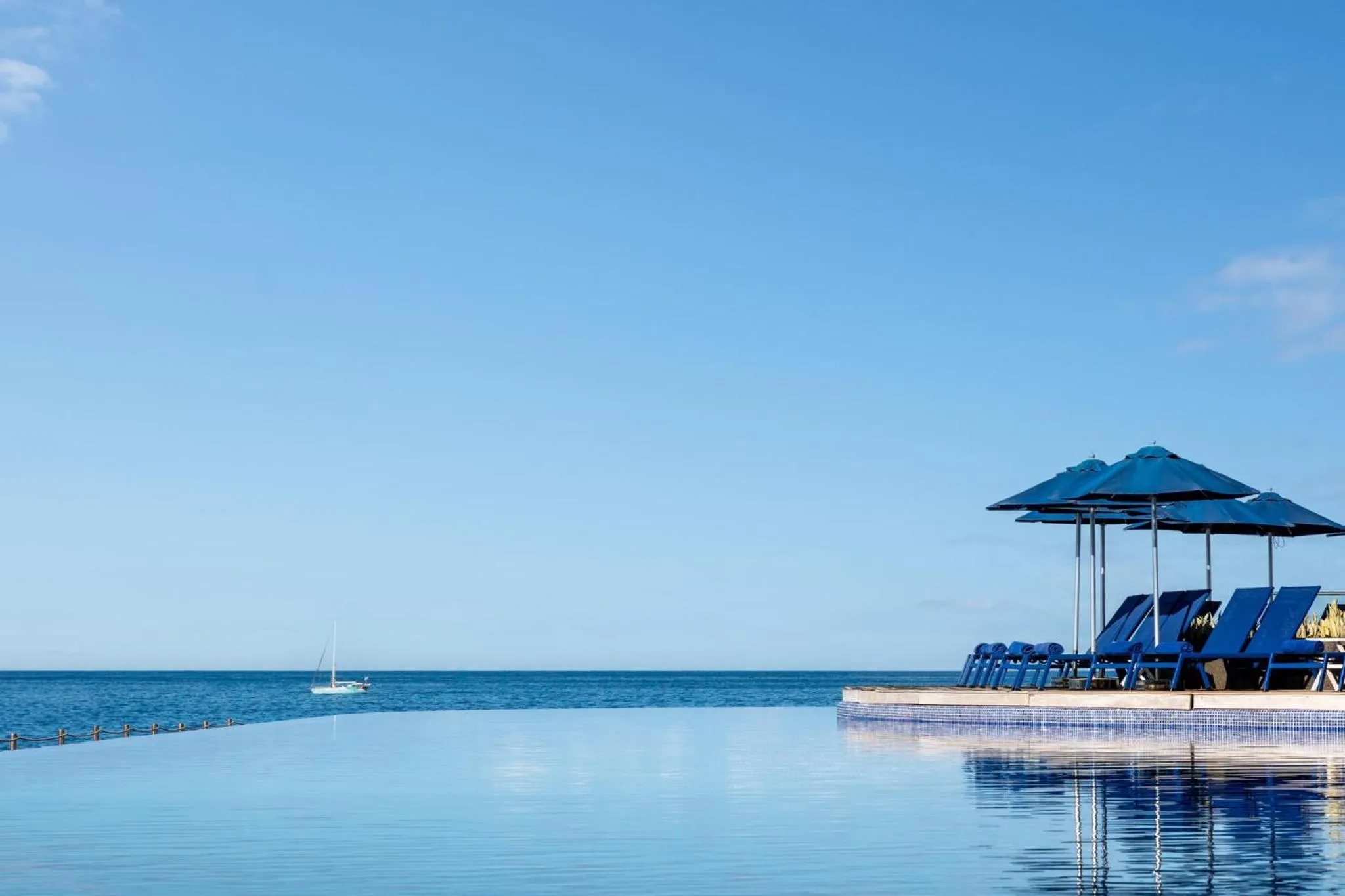 Swimming pool in Marina Suites Gran Canaria