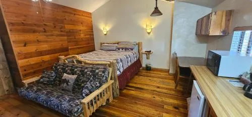 Nine Pines Motel