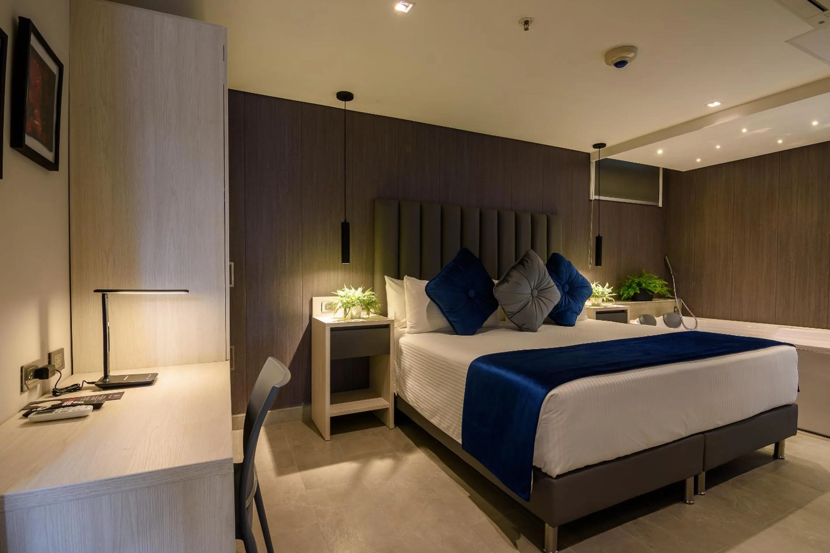 Photo of the whole room, Bed in 4 Sur Hotel