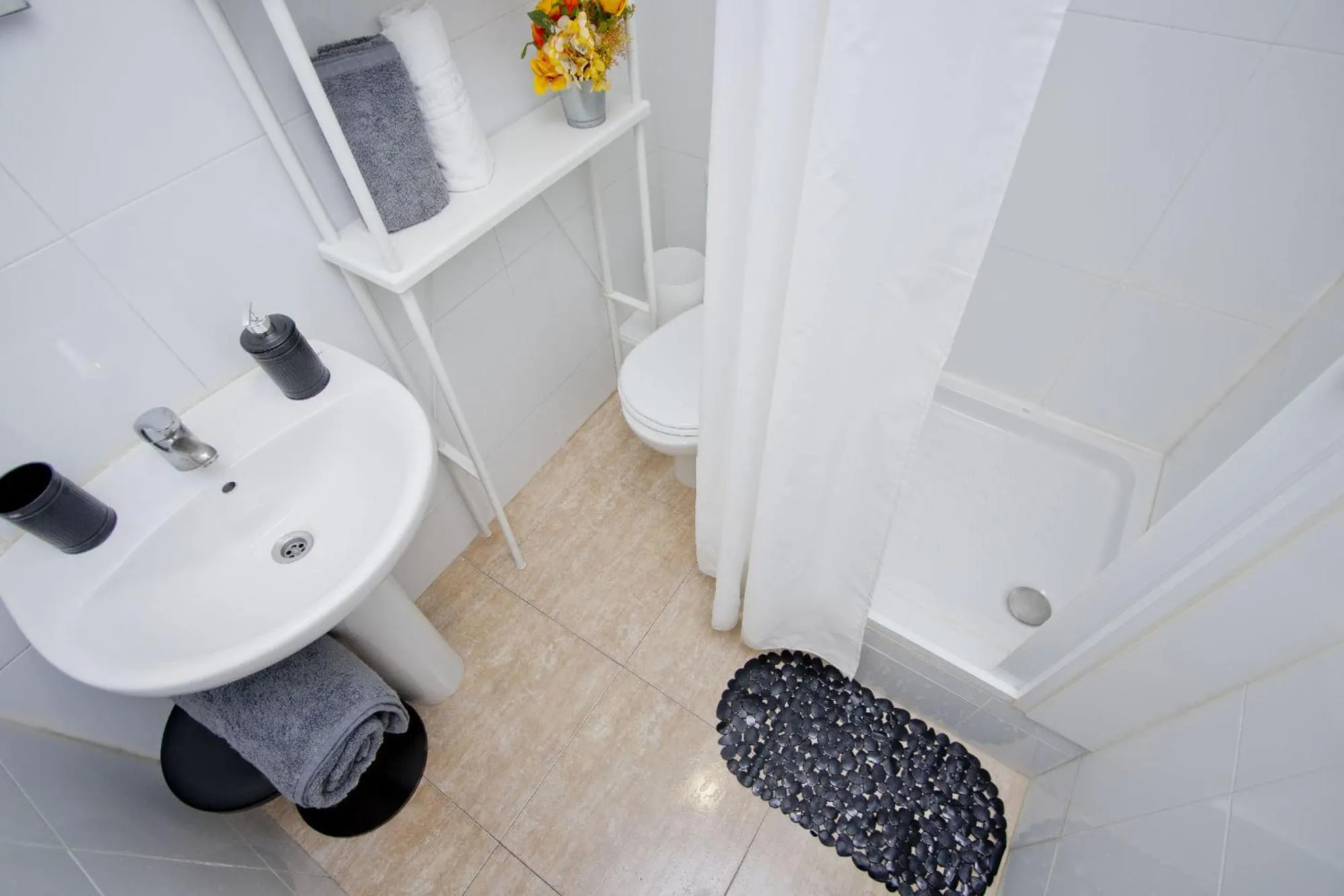 Barcelona City North Hostal