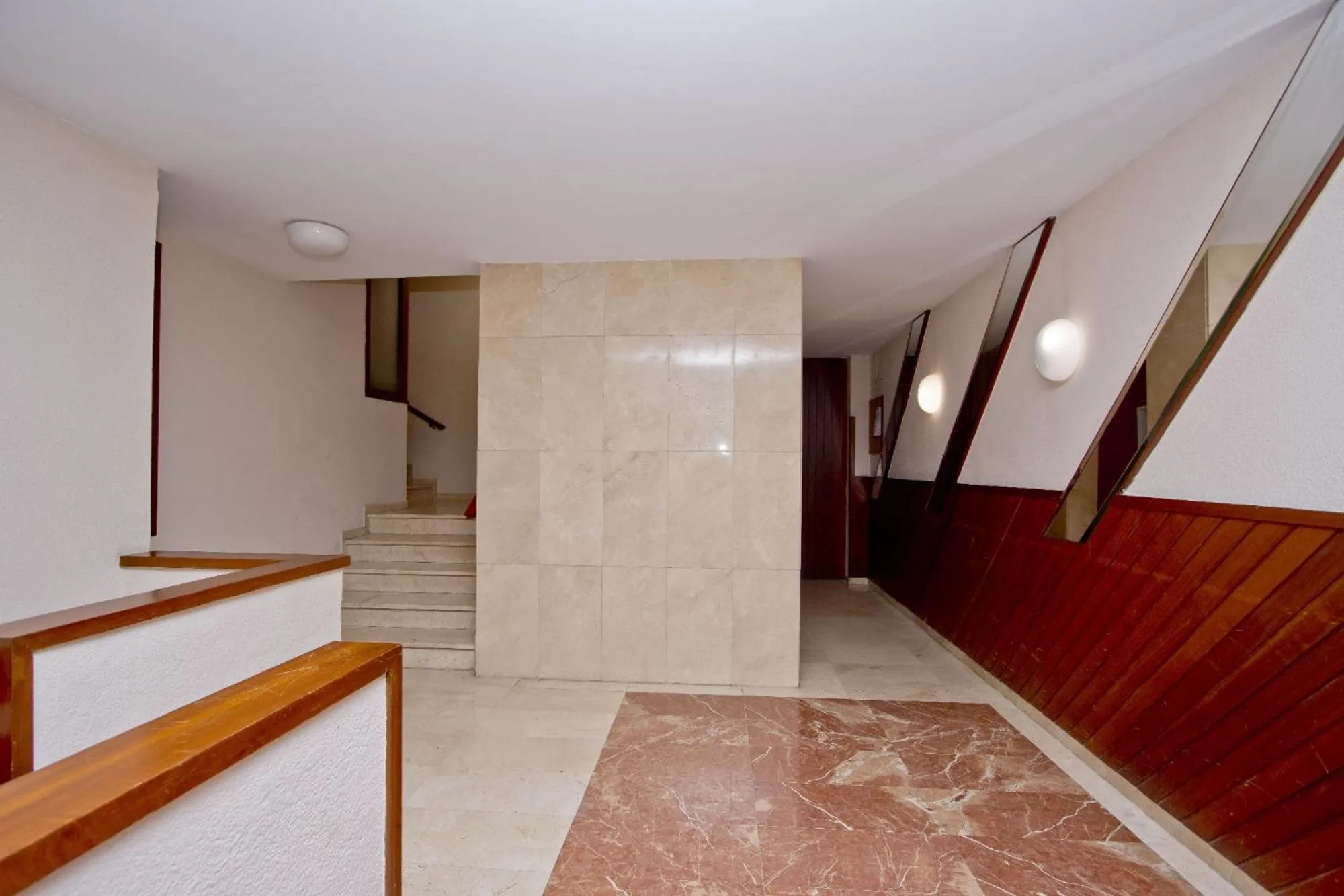 Barcelona City North Hostal