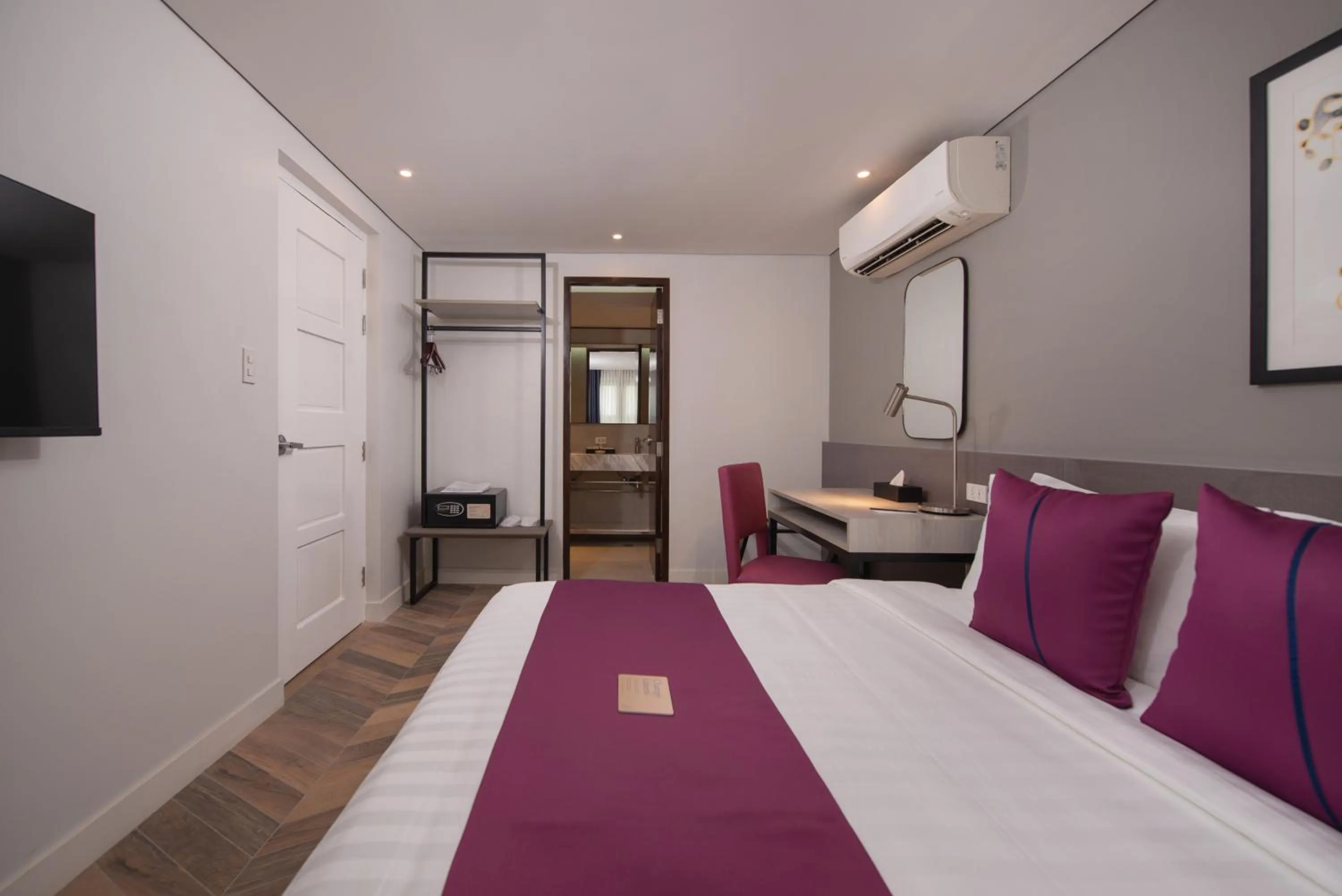 Bedroom, Bed in The Belamy House Managed by HII