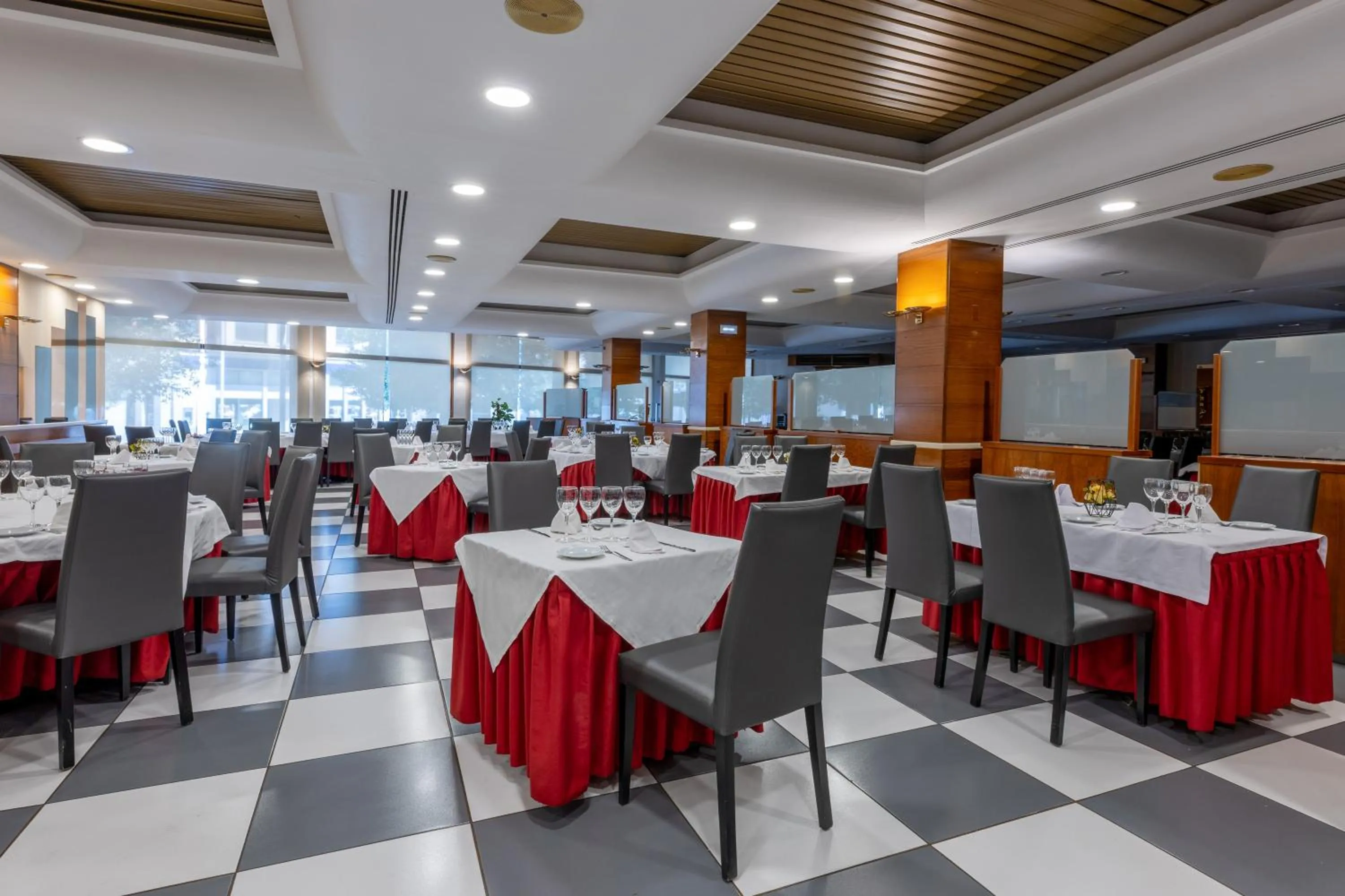 Restaurant/places to eat in Hotel Casanova