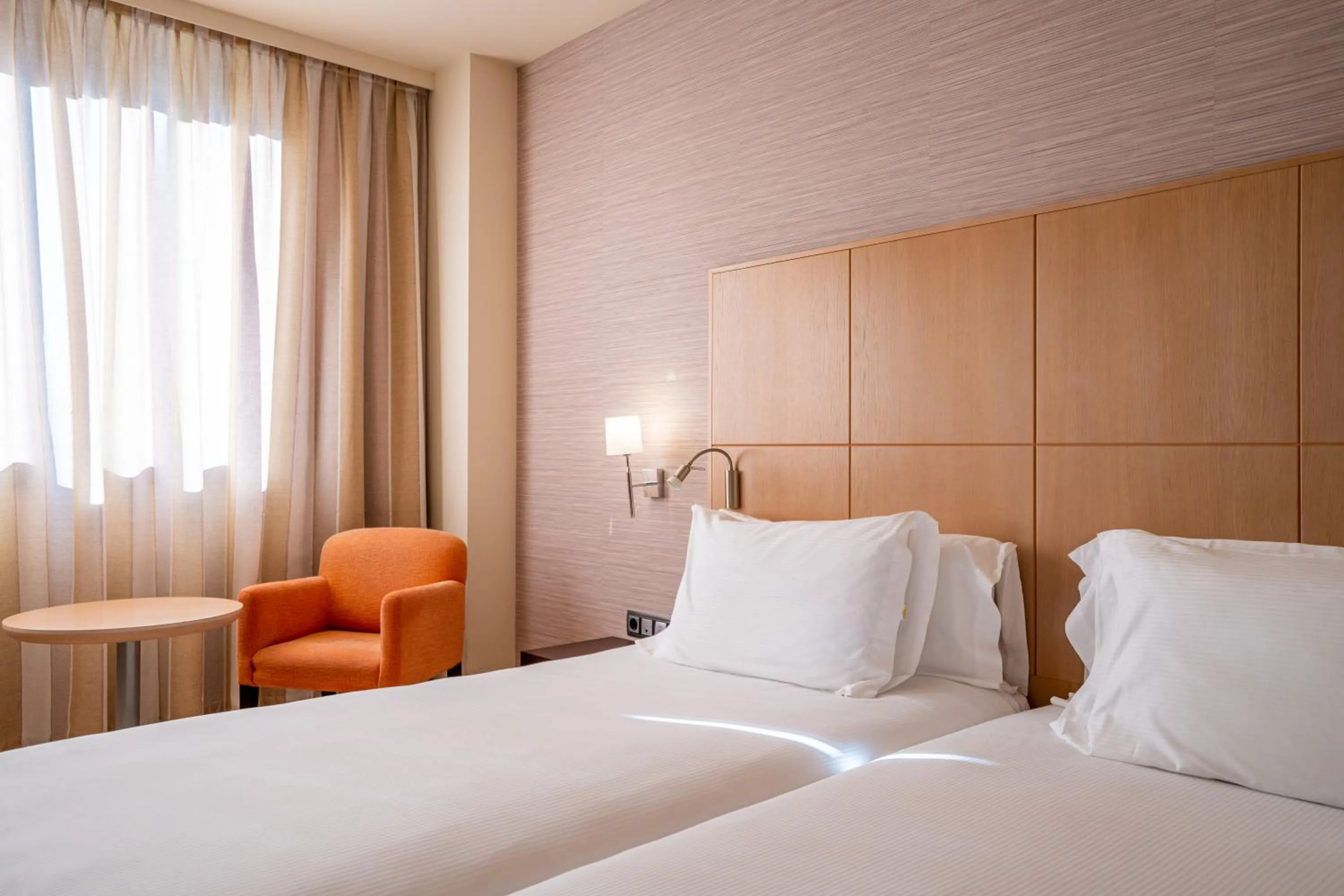 Photo of the whole room, Bed in Abba Huesca