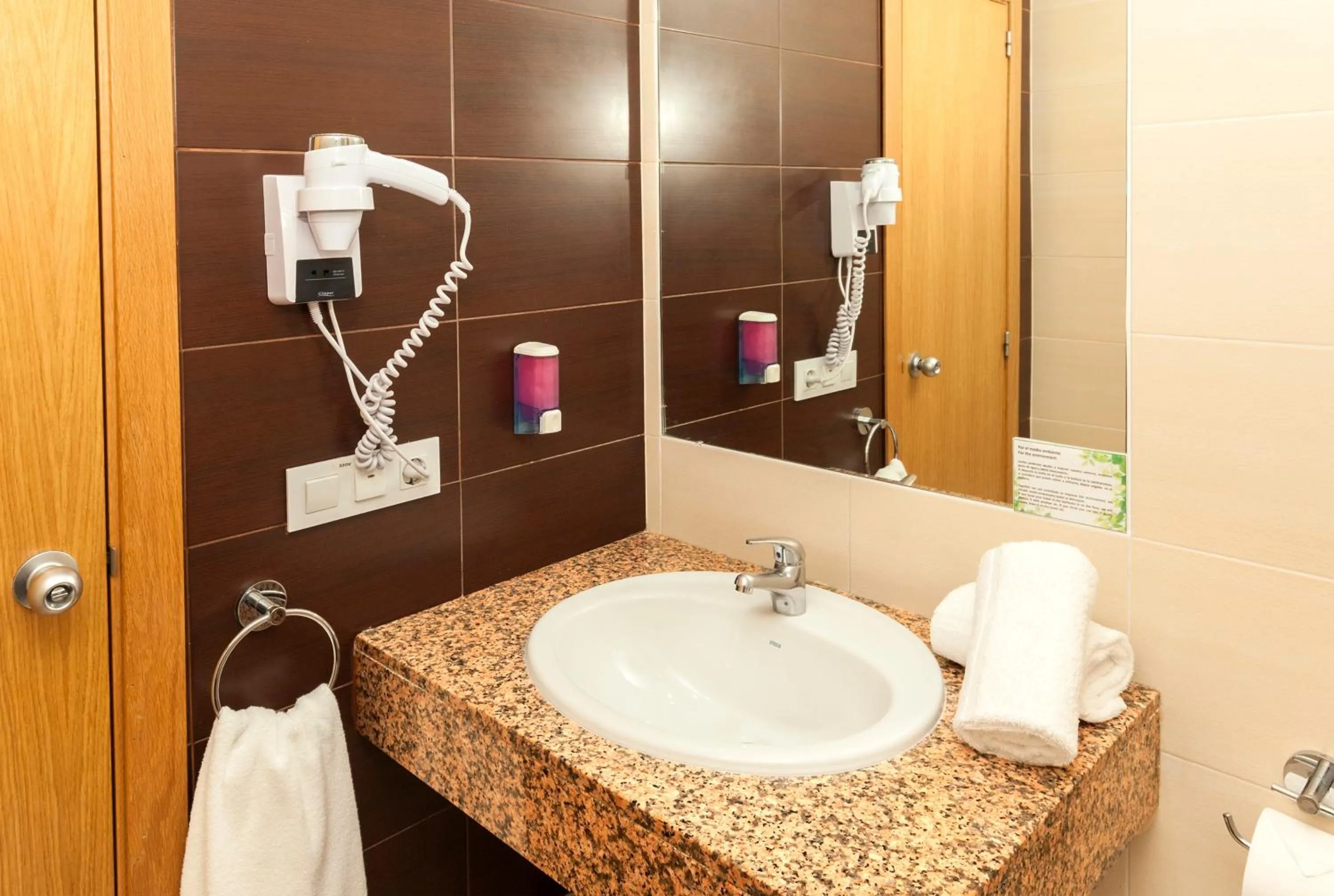 Toilet in Hotel Gala Placidia 3'''sup