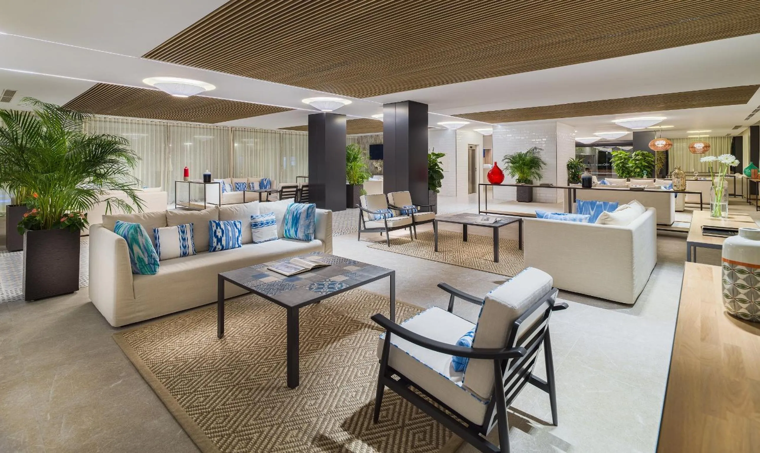 Lobby or reception in H10 Casa del Mar