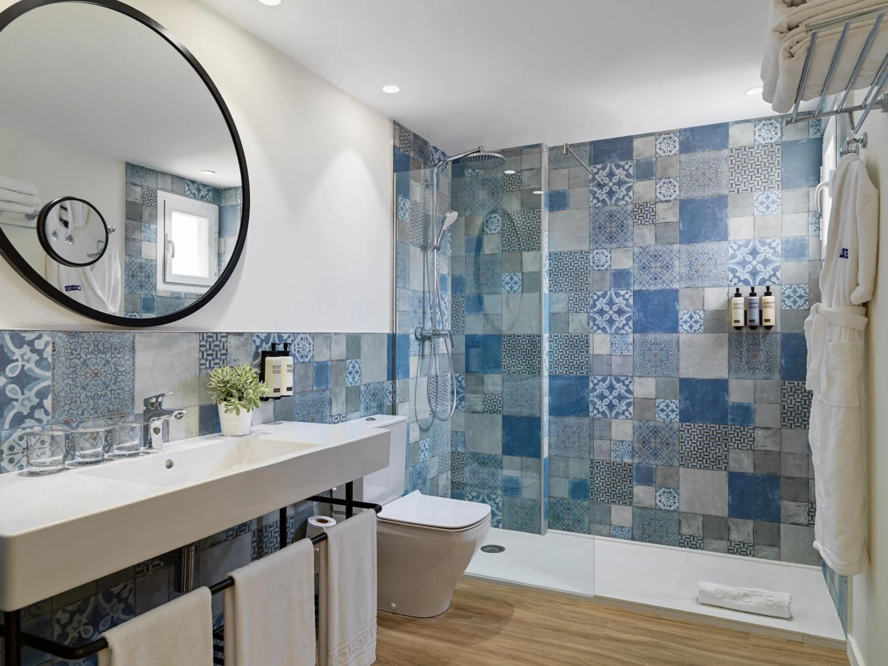 Bathroom in H10 Casa del Mar