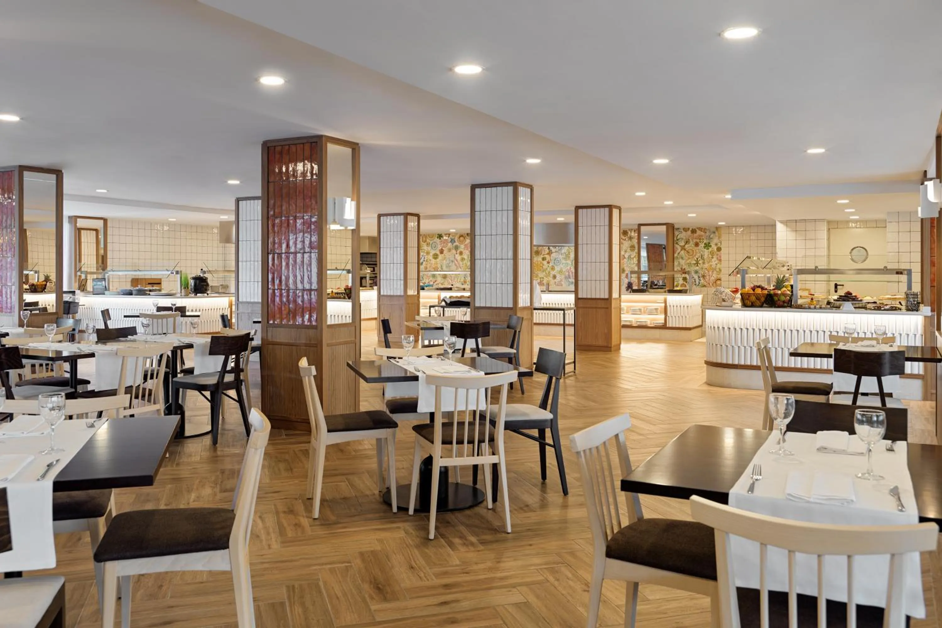 Restaurant/places to eat in H10 Casa del Mar