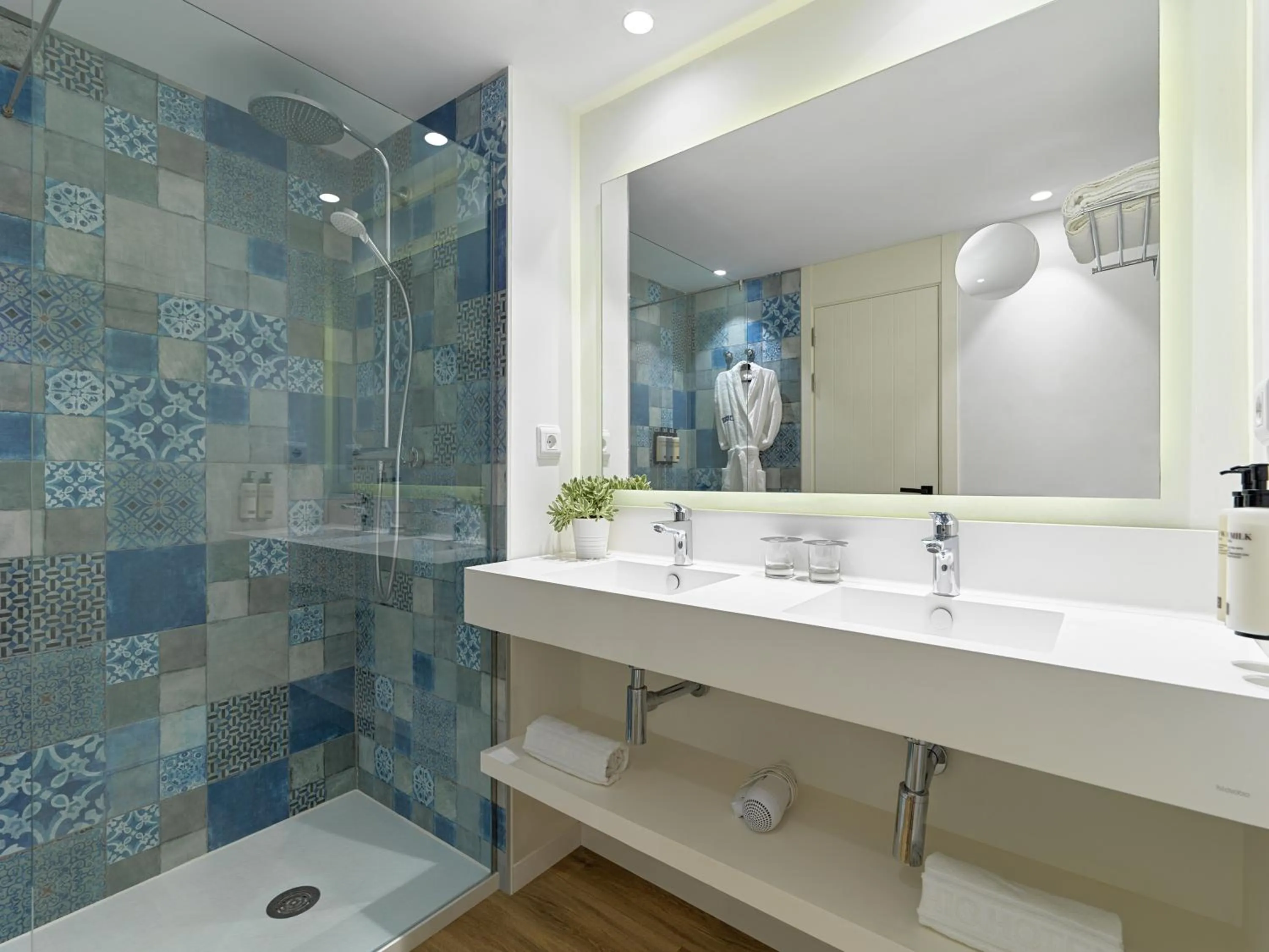 Bathroom in H10 Casa del Mar