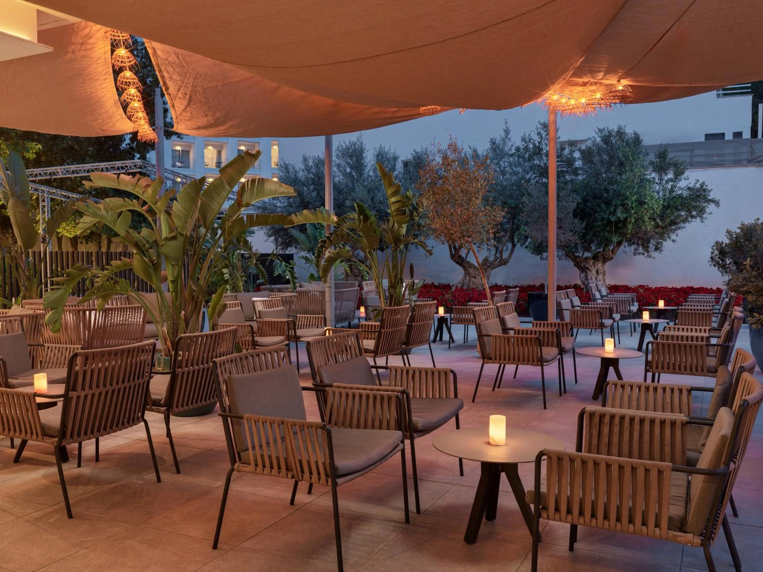 Restaurant/places to eat in H10 Casa del Mar