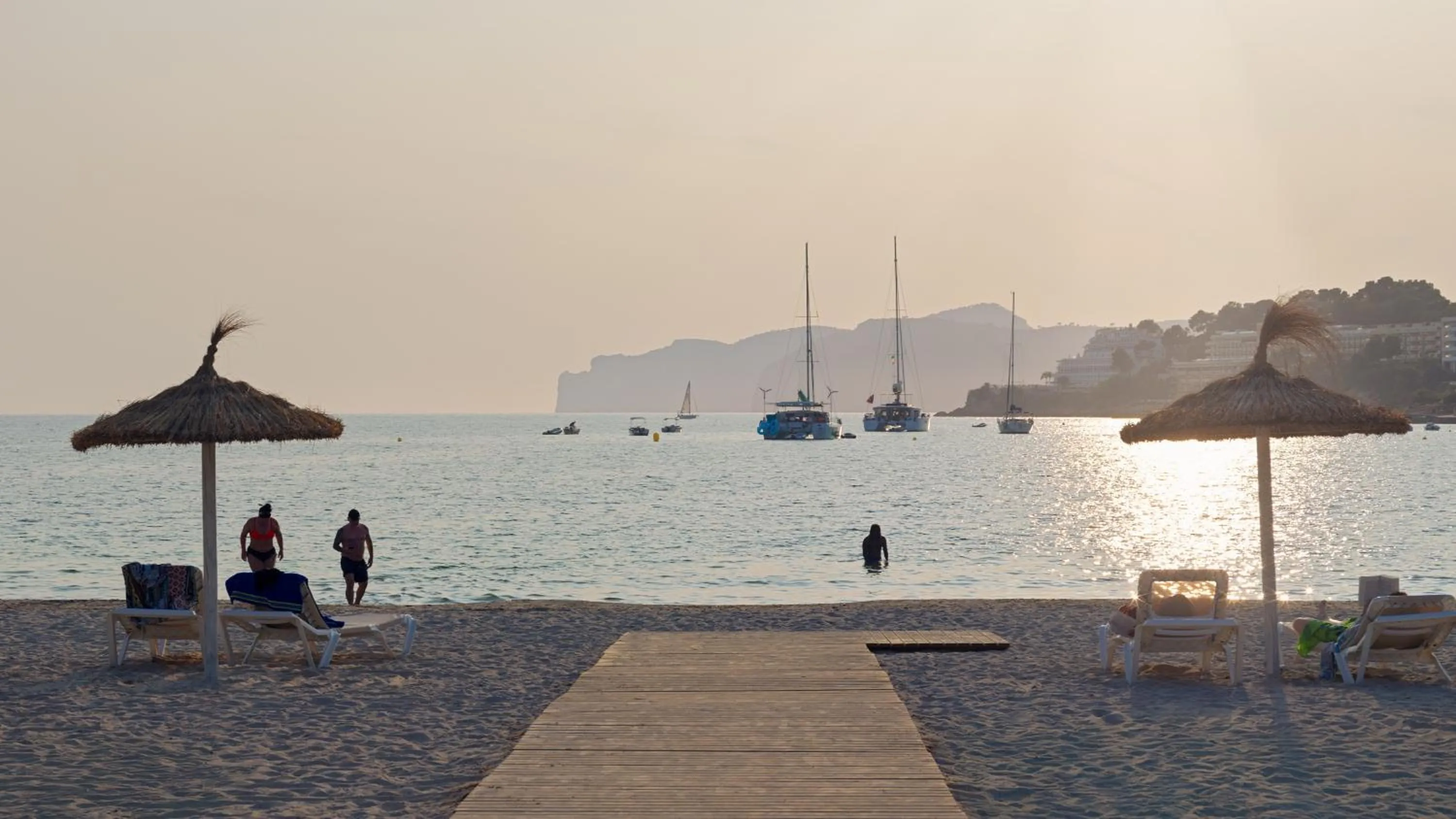 Beach in H10 Casa del Mar