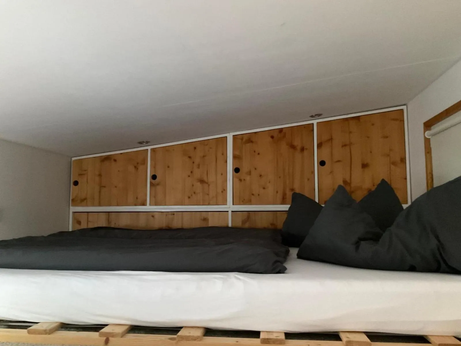 Bed in Tiny House Ruhr im PIER9 Tiny House Hotel