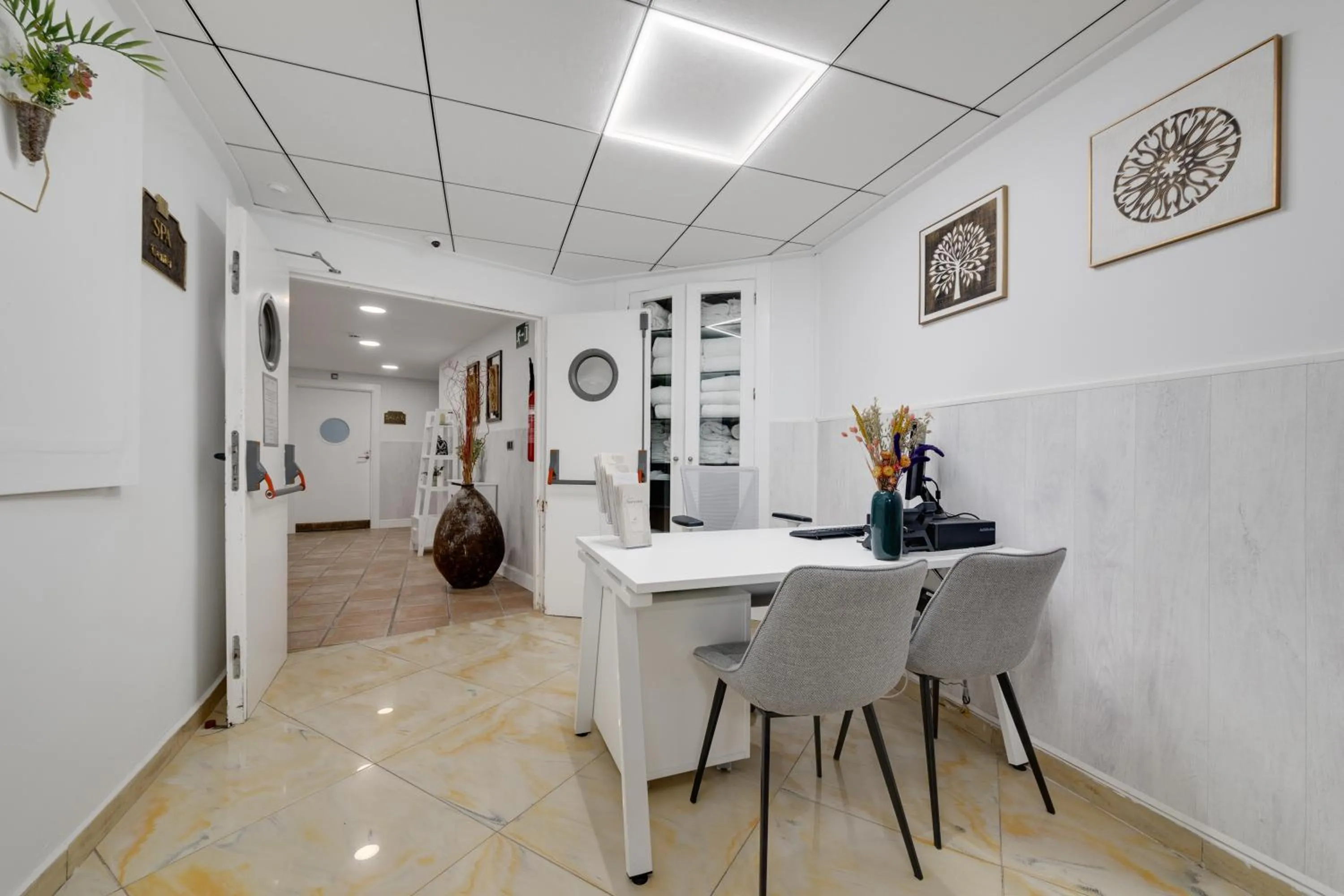 Lobby or reception in Daniya Denia Spa & Business 4*