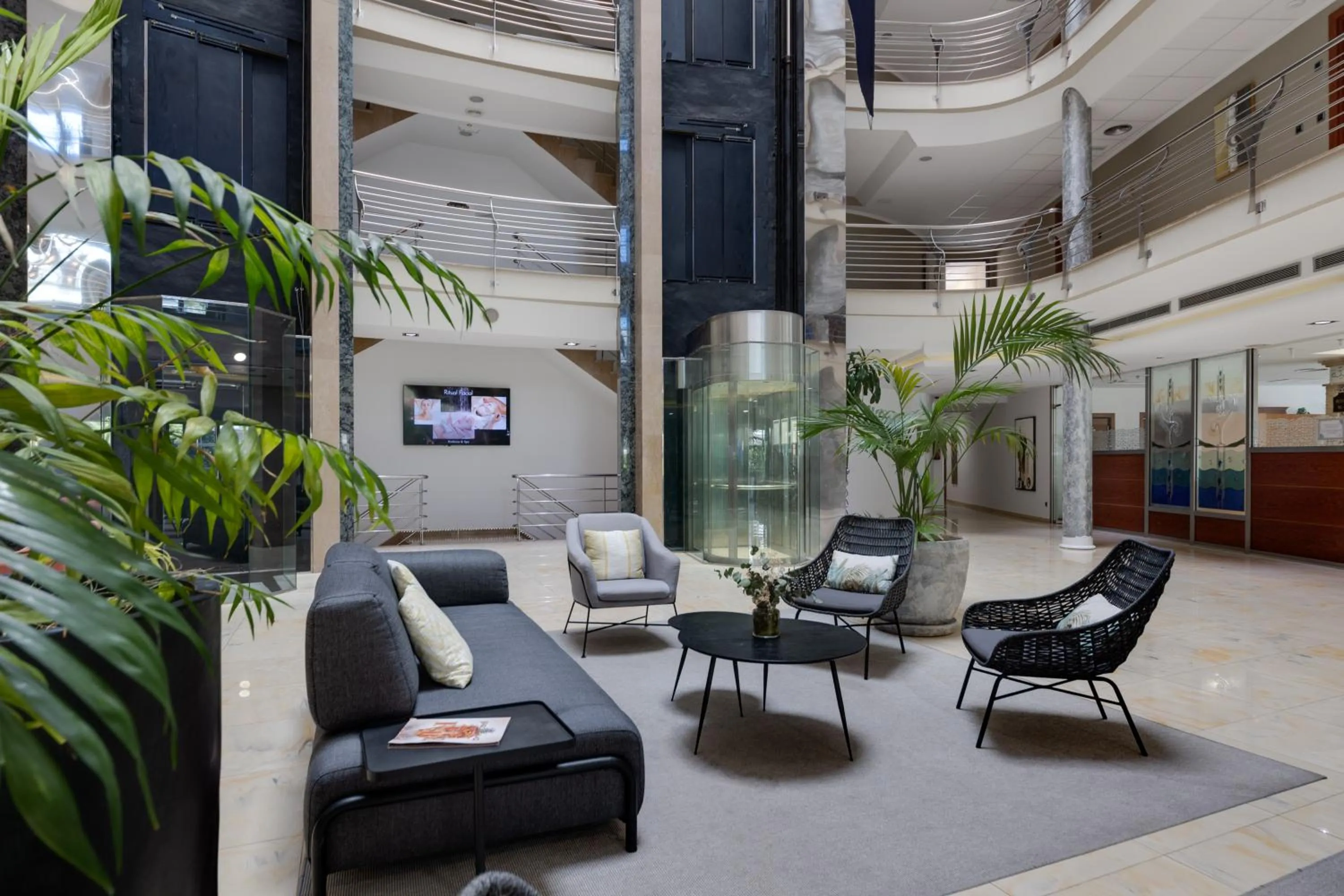 Seating area in Daniya Denia Spa & Business 4*