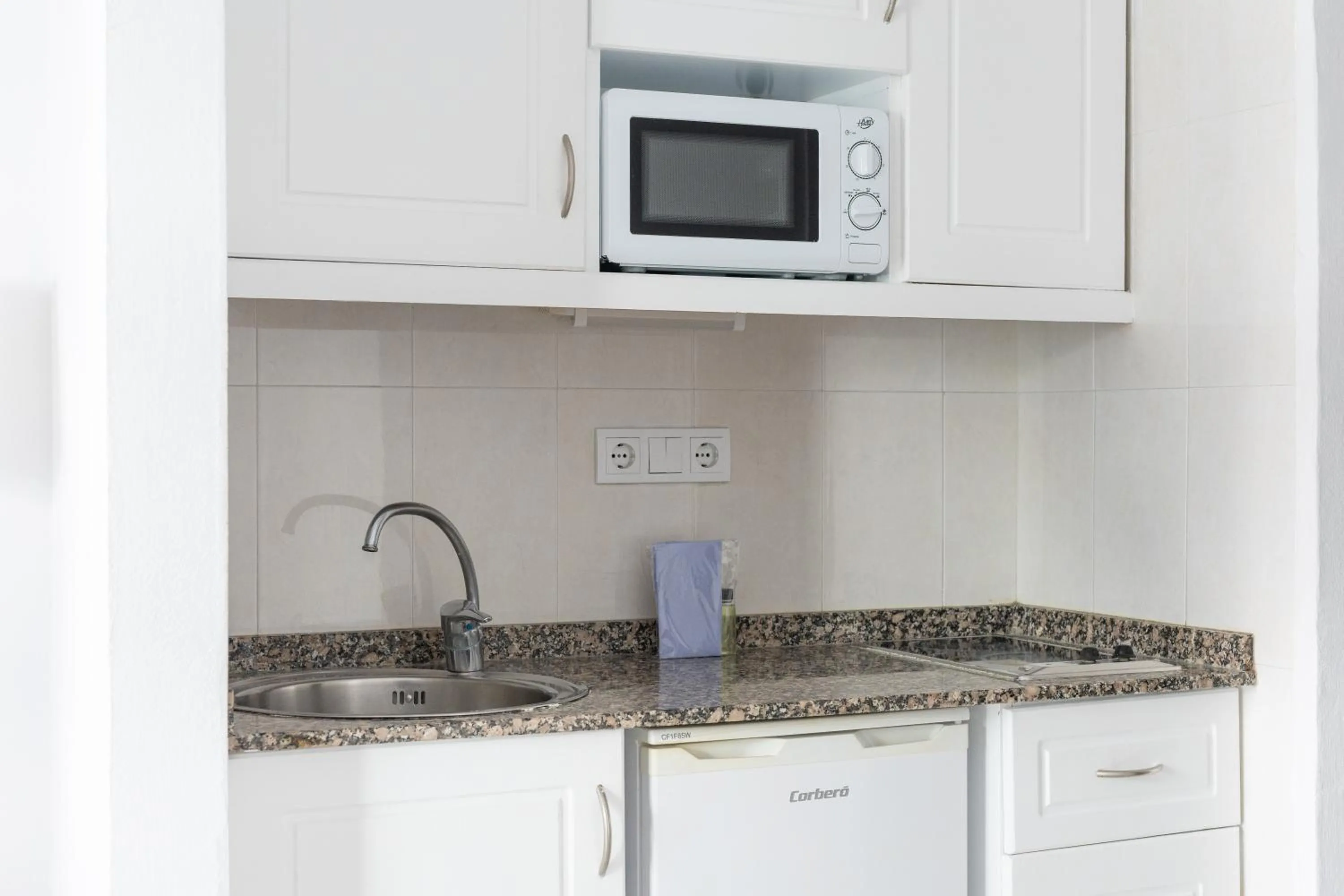 kitchen in Apartamentos Hesperia Bristol Playa