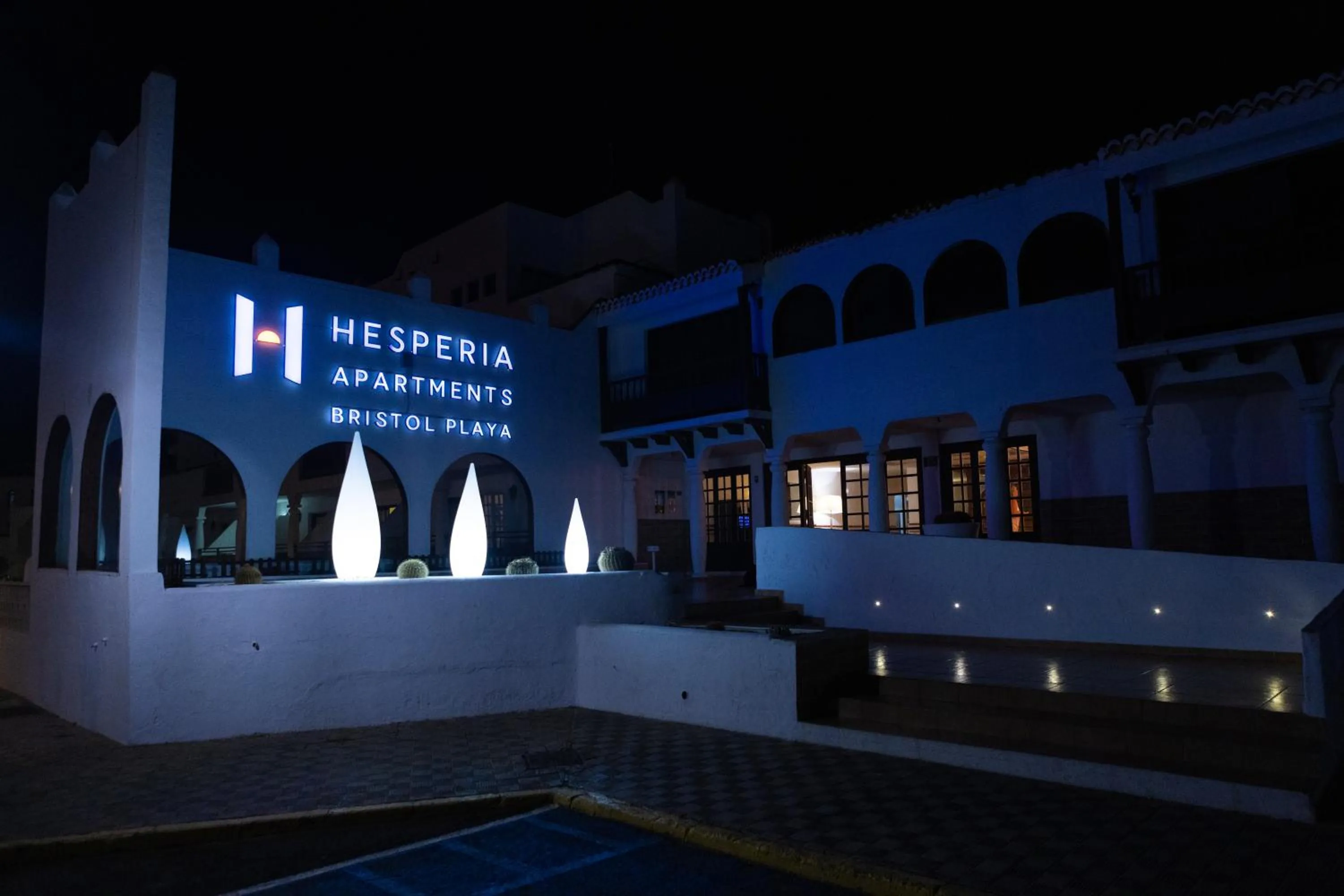 Facade/entrance in Apartamentos Hesperia Bristol Playa