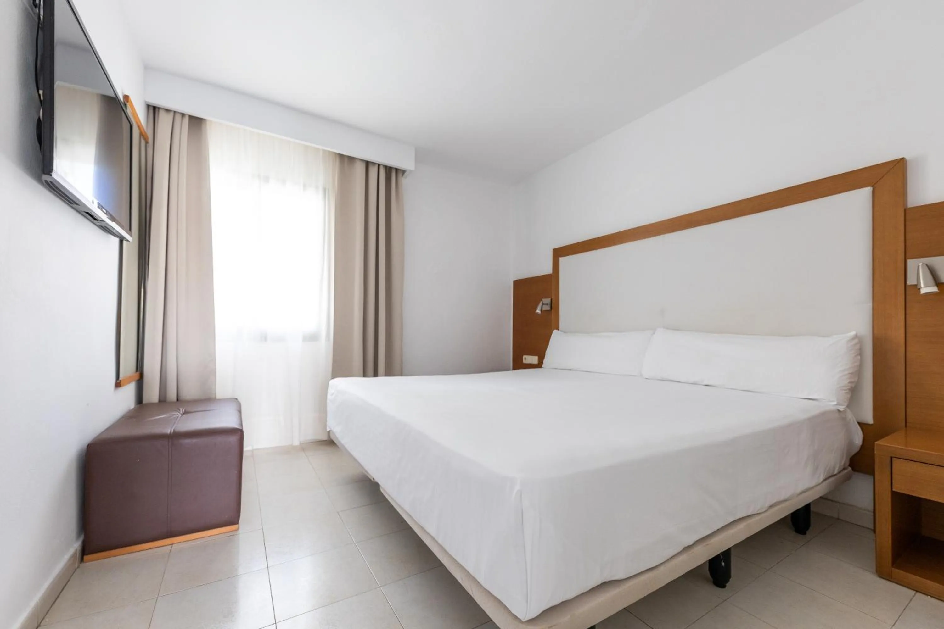 Bed in Apartamentos Hesperia Bristol Playa