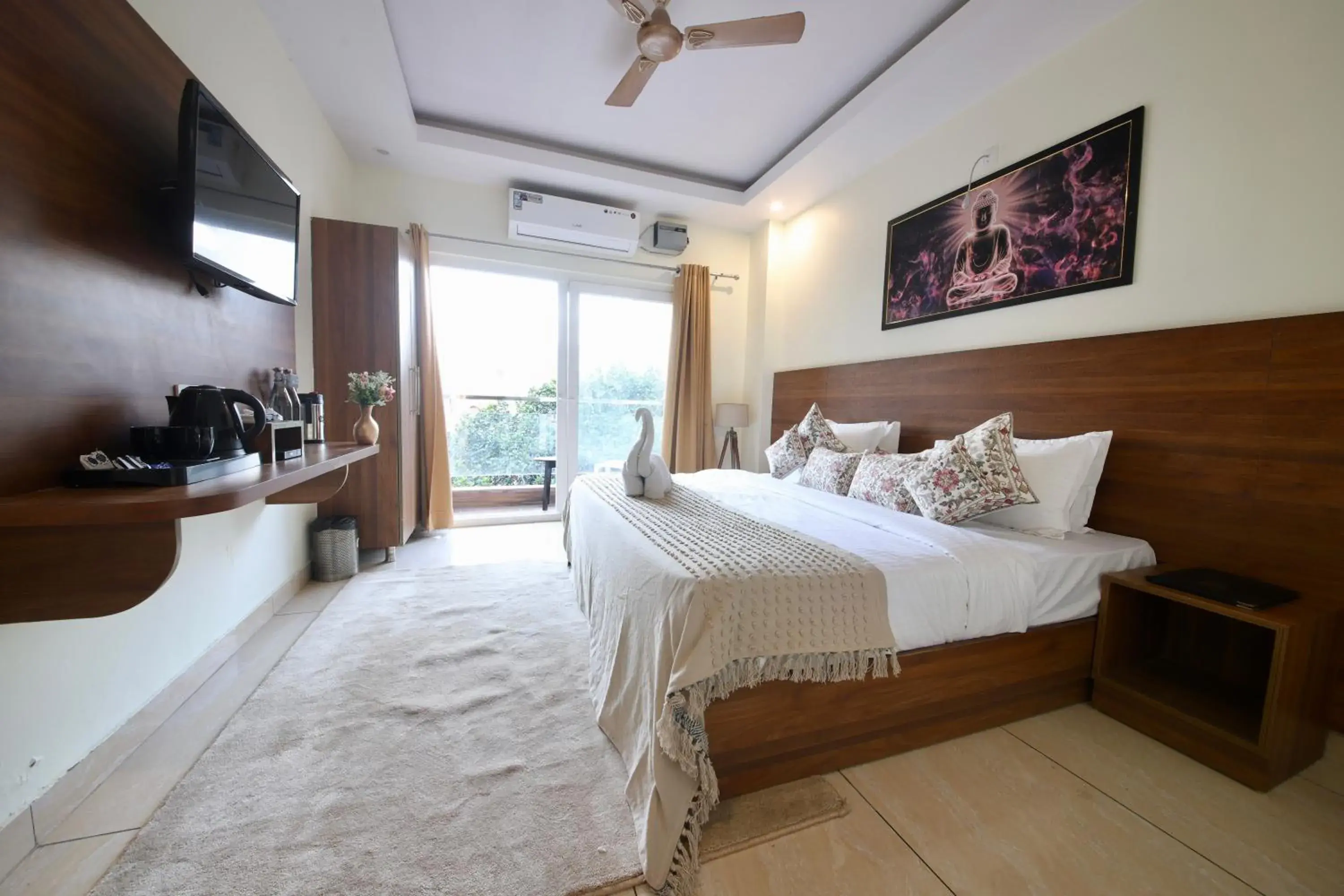 Deluxe Double Room with Balcony in Perfectstayz Value Forest Valley Near Waterfall Deluxe Double Room with Balcony in Perfectstayz Value Forest Valley Near Waterfall