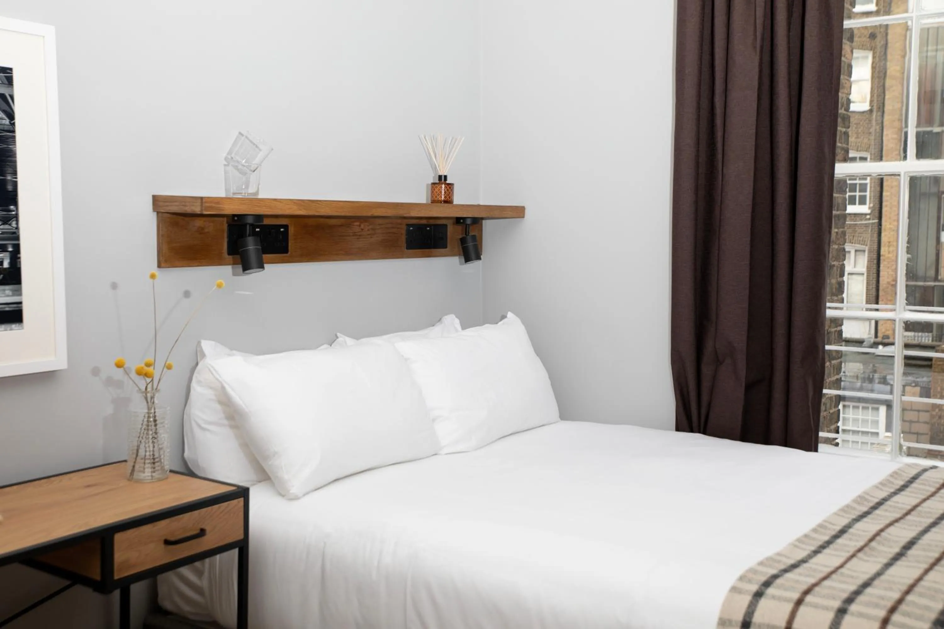 Bed in Bob W London Hyde Park