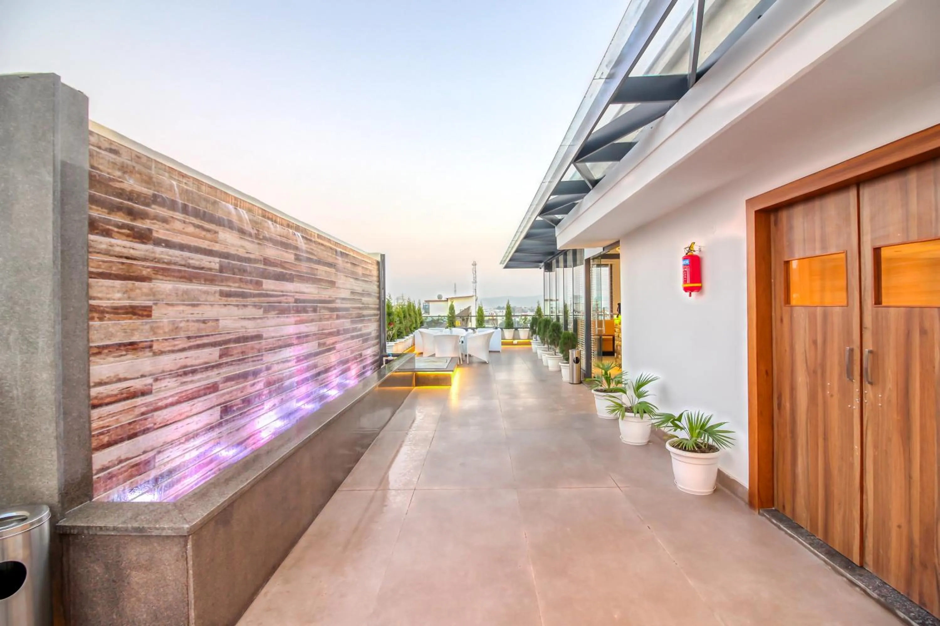 Restaurant/places to eat in SJ PARADISE